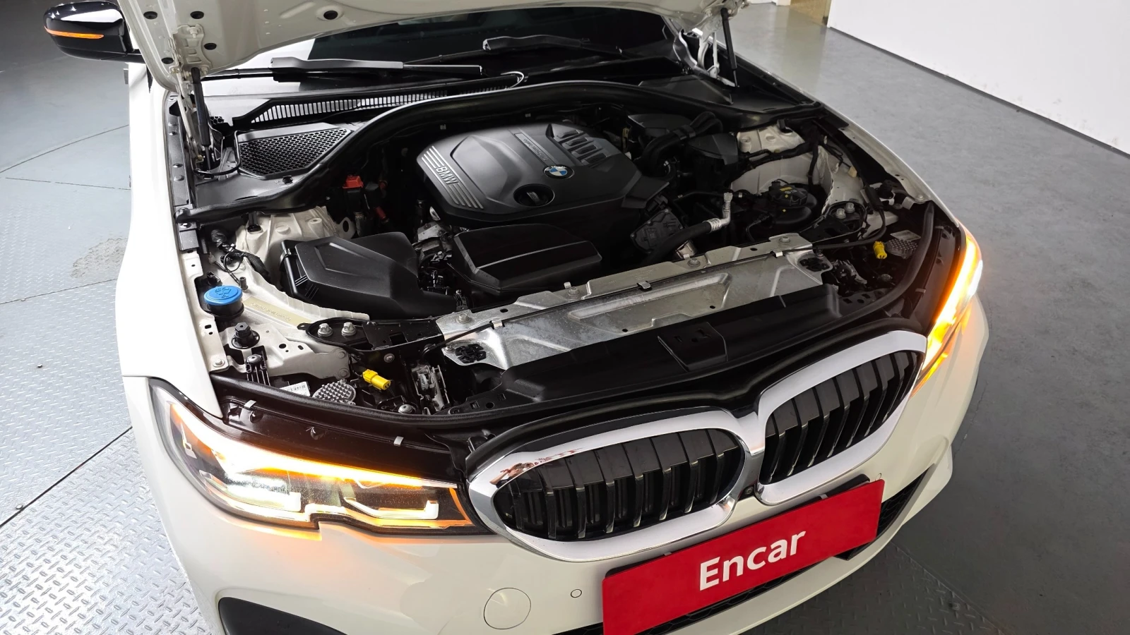BMW 320 Touring | HUD | 360 | Memory | Подгреви , снимка 4 - Автомобили и джипове - 55507615