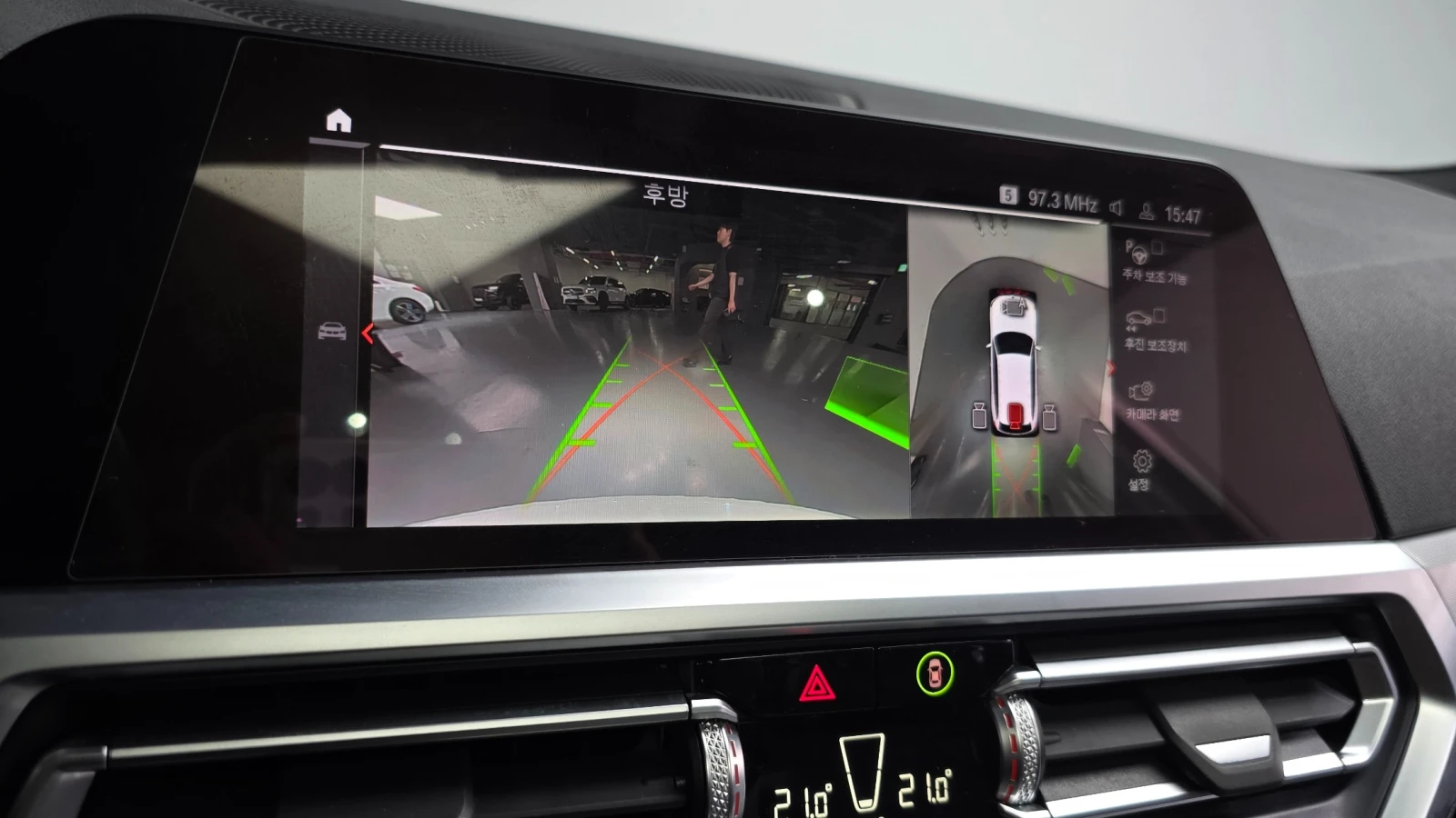 BMW 320 Touring | HUD | 360 | Memory | Подгреви , снимка 9 - Автомобили и джипове - 55507615