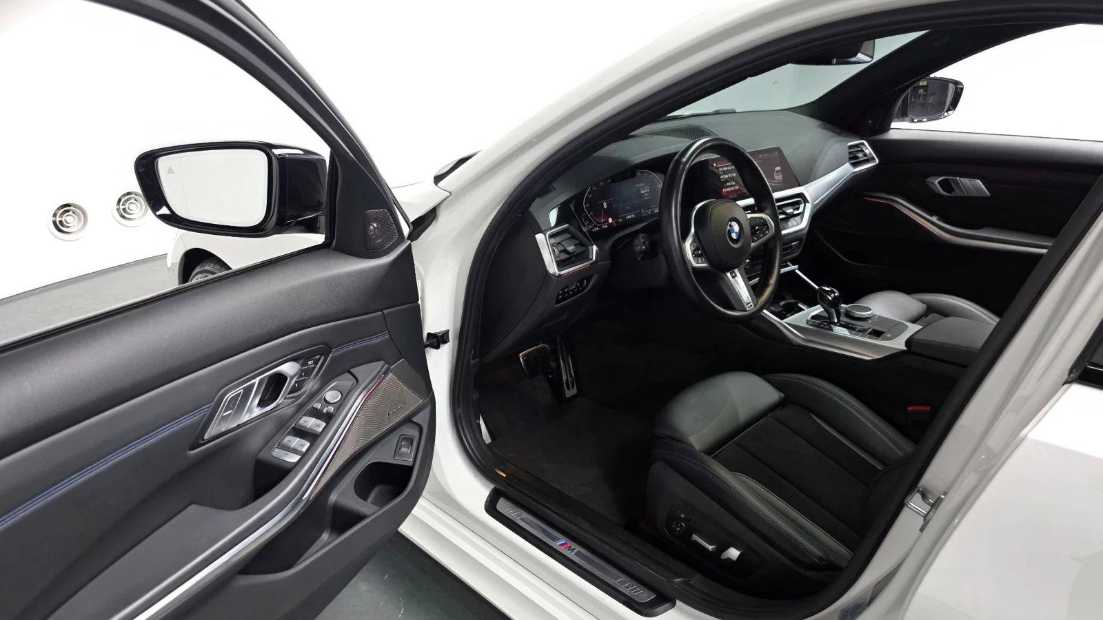BMW 320 Touring | HUD | 360 | Memory | Подгреви , снимка 6 - Автомобили и джипове - 55507615