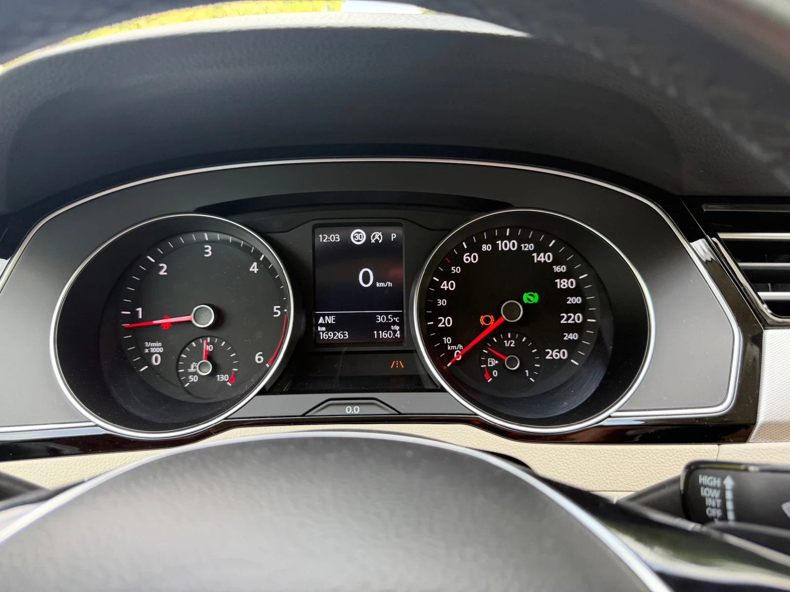 VW Passat TDI DSG ACC LED ПАНОРАМА, снимка 15 - Автомобили и джипове - 55974830