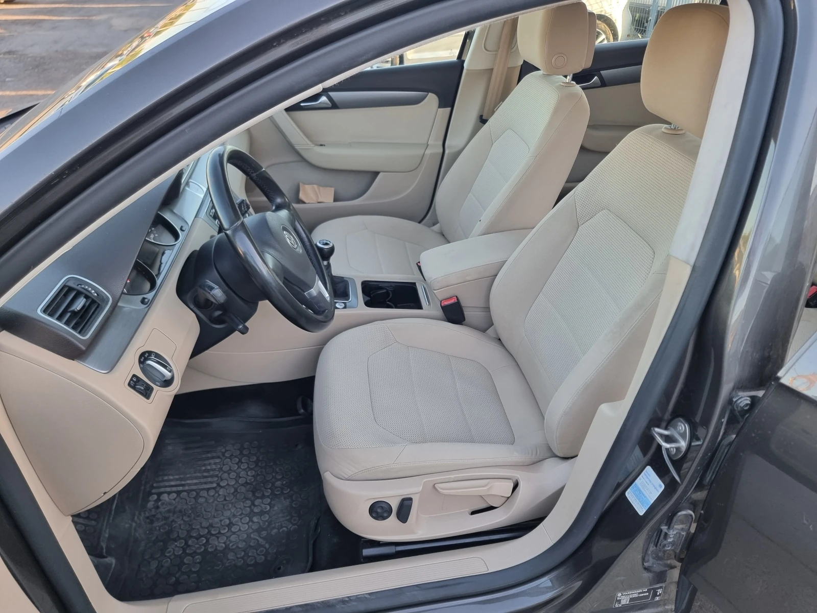 VW Passat 1.6d-Navi-Keyless-Euro5B-170.000km-6sk, снимка 15 - Автомобили и джипове - 56010302
