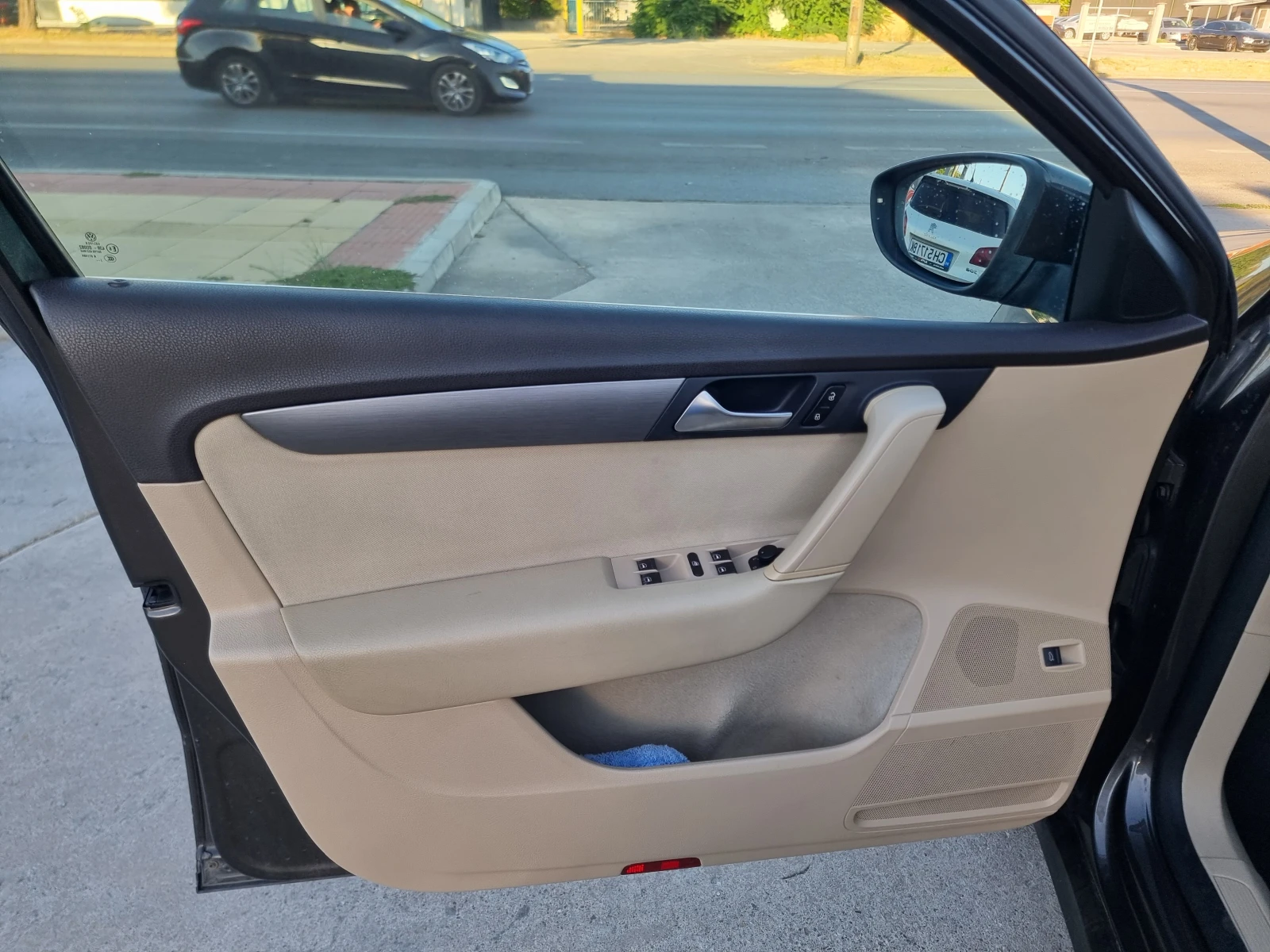 VW Passat 1.6d-Navi-Keyless-Euro5B-170.000km-6sk, снимка 12 - Автомобили и джипове - 56010302