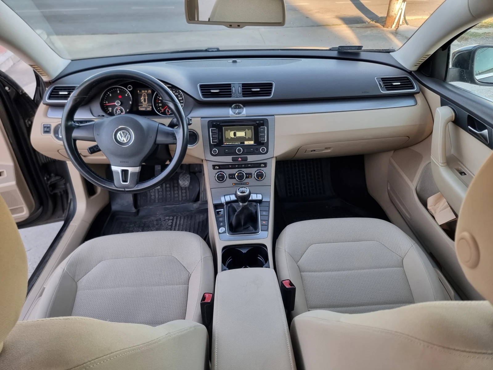 VW Passat 1.6d-Navi-Keyless-Euro5B-170.000km-6sk, снимка 14 - Автомобили и джипове - 56010302
