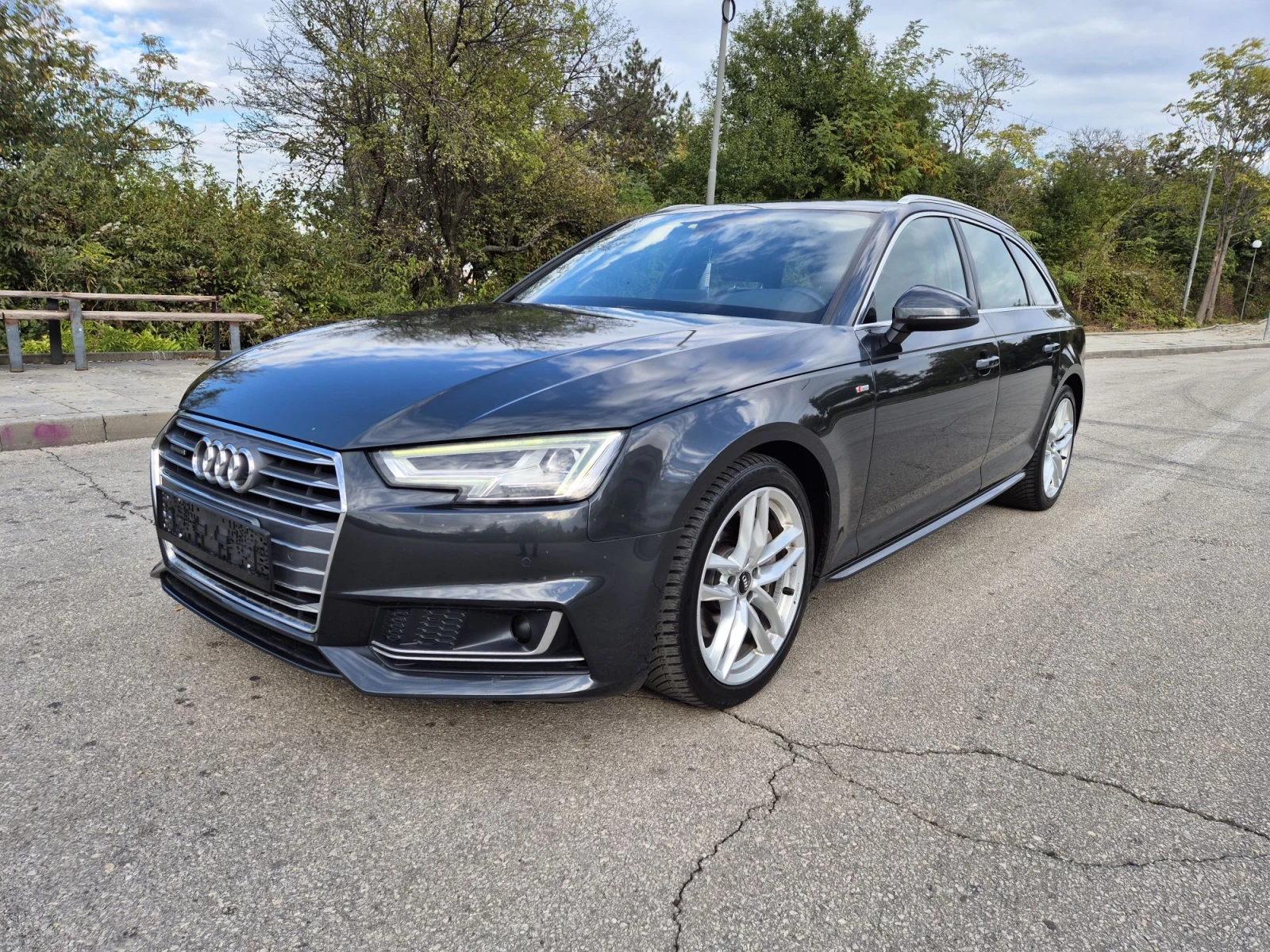 Audi A4 2.0TDI 3xS Line Quattro 190кс Distr Matrix