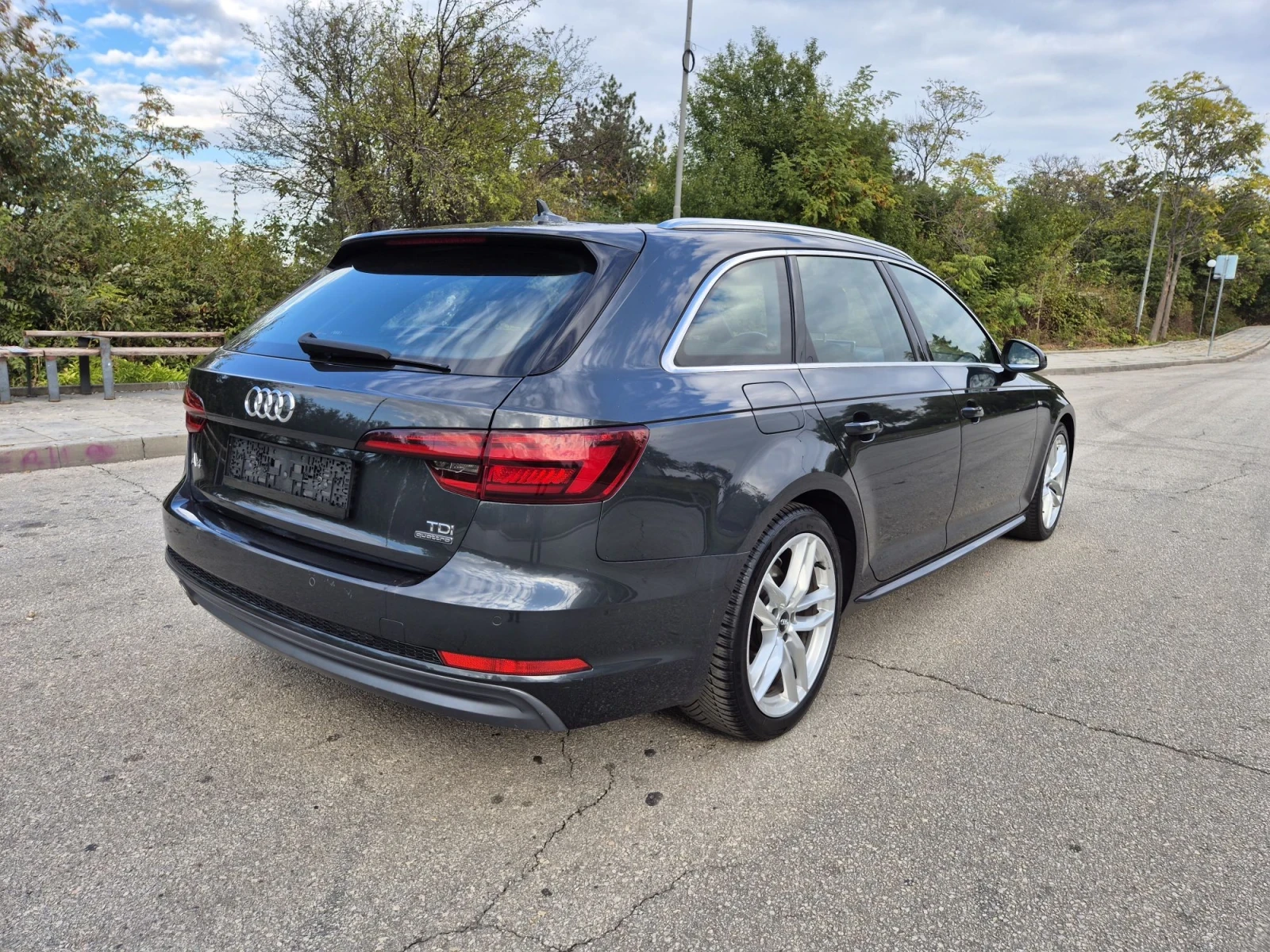 Audi A4 2.0TDI 3xS Line Quattro 190�� Distr Matrix | Mobile.bg � ����������� 4