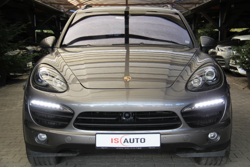 Porsche Cayenne 4.2TDI/BiXenon/Distronic/Подгрев/Камера, снимка 1 - Автомобили и джипове - 47696786