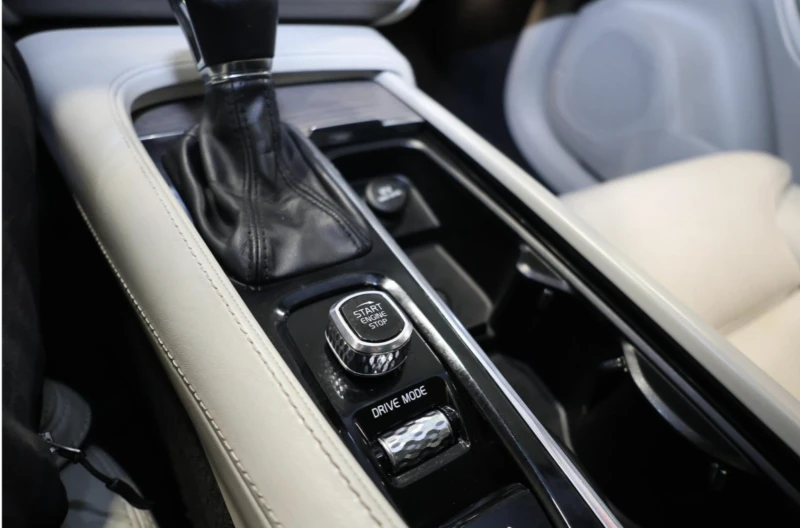 Volvo Xc90 T6* INSCRIPTINO* BOWER* WILKINS* ХЕДЪП* ОБДУХВАНЕ*, снимка 12 - Автомобили и джипове - 53315215