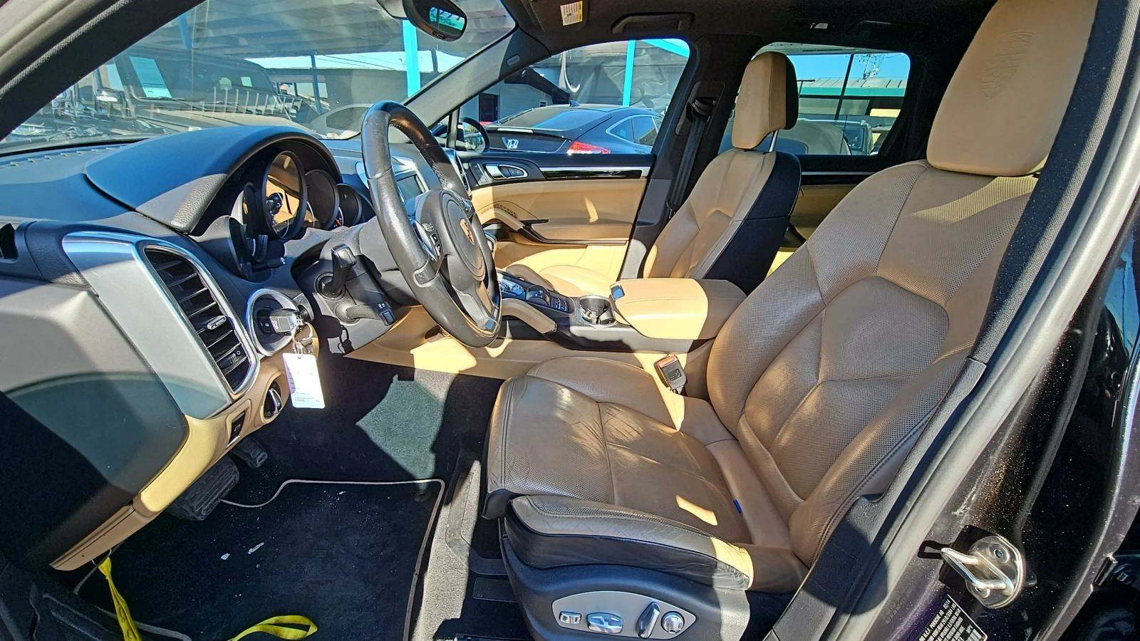 Porsche Cayenne  Platinum Edition* OBDUHVANE* PANO* BOSE - изображение 4