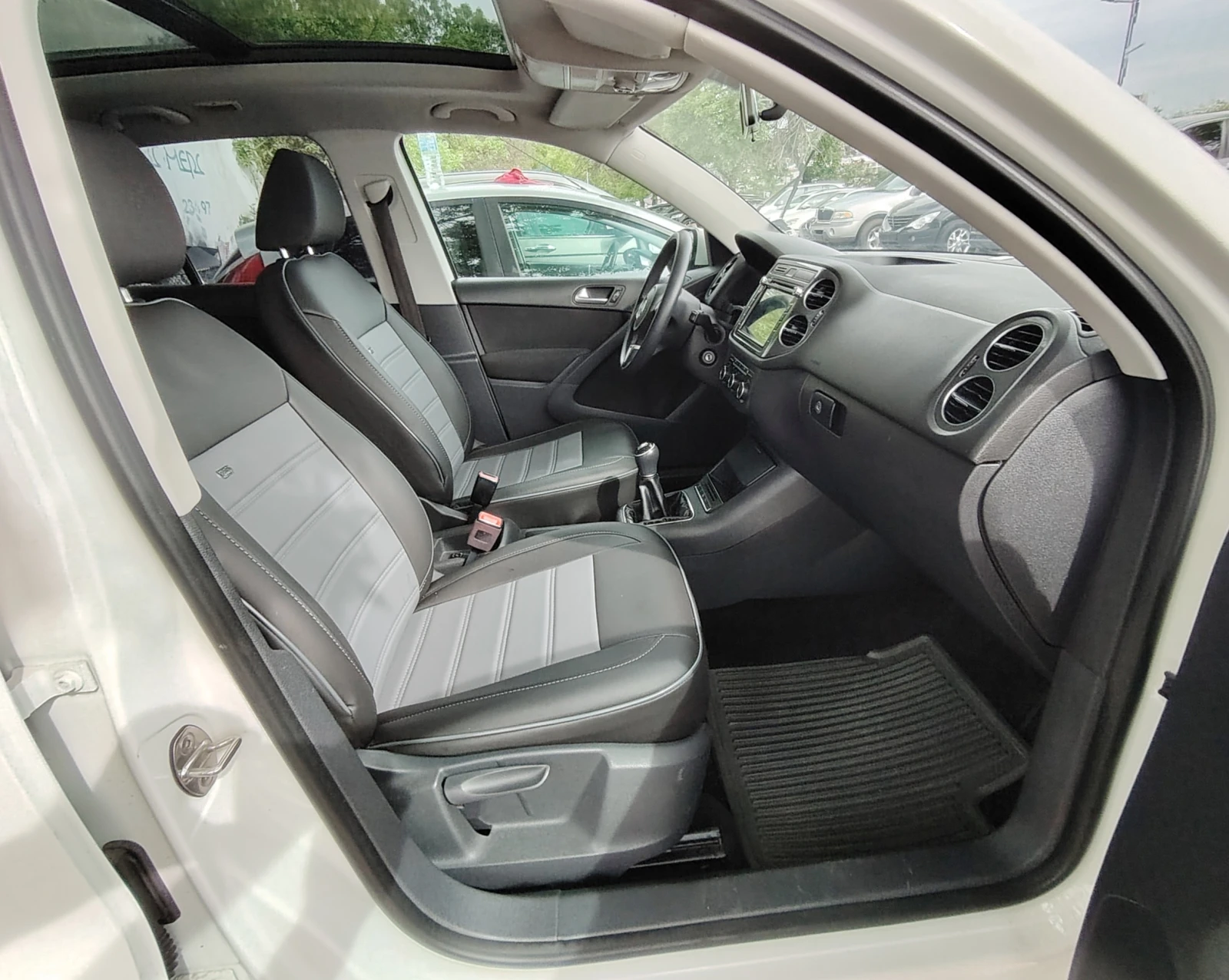 VW Tiguan PANORAMA, снимка 13 - Автомобили и джипове - 54482112