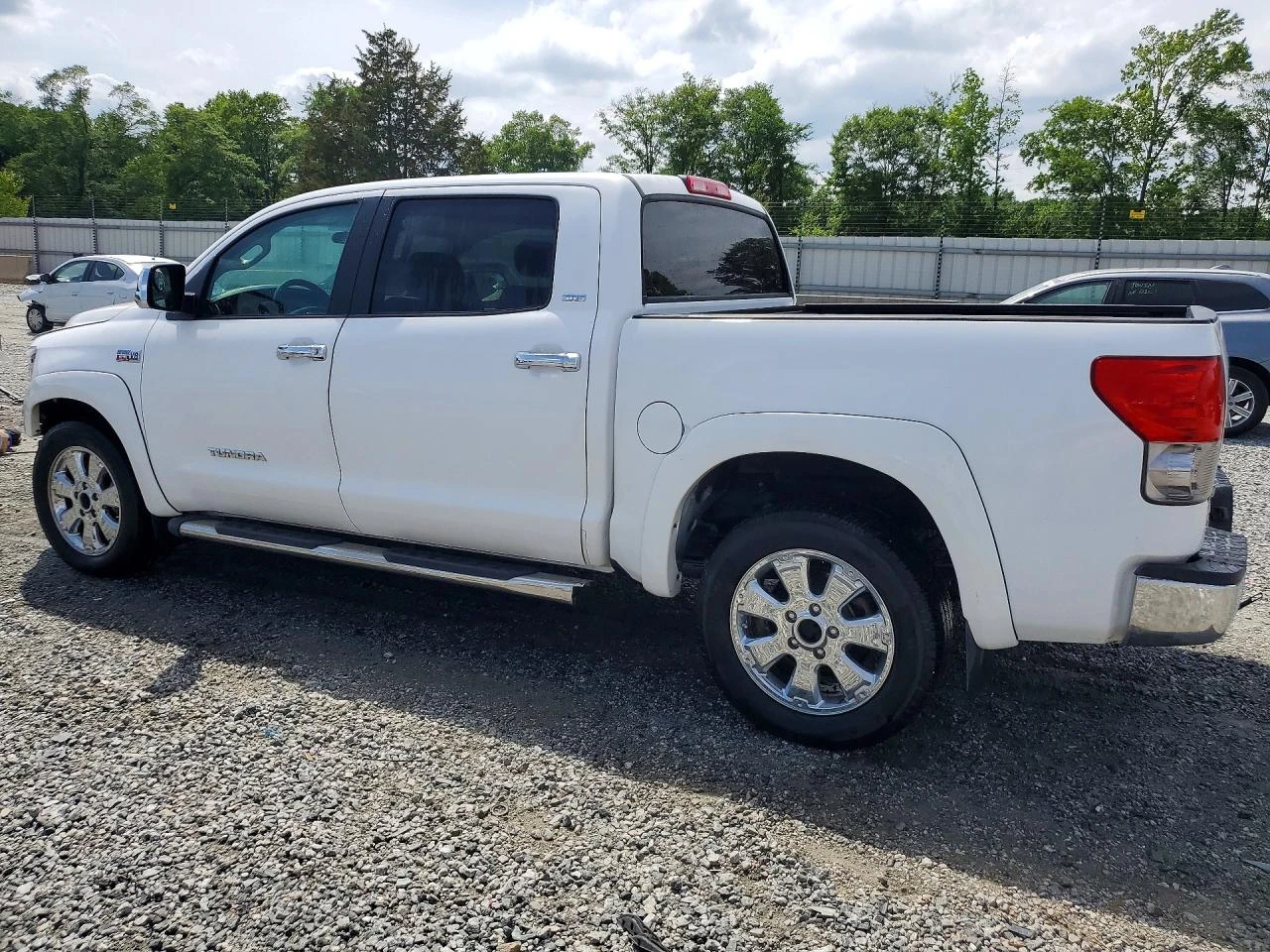 Toyota Tundra 5.7l Sr5, снимка 2 - Автомобили и джипове - 54883537