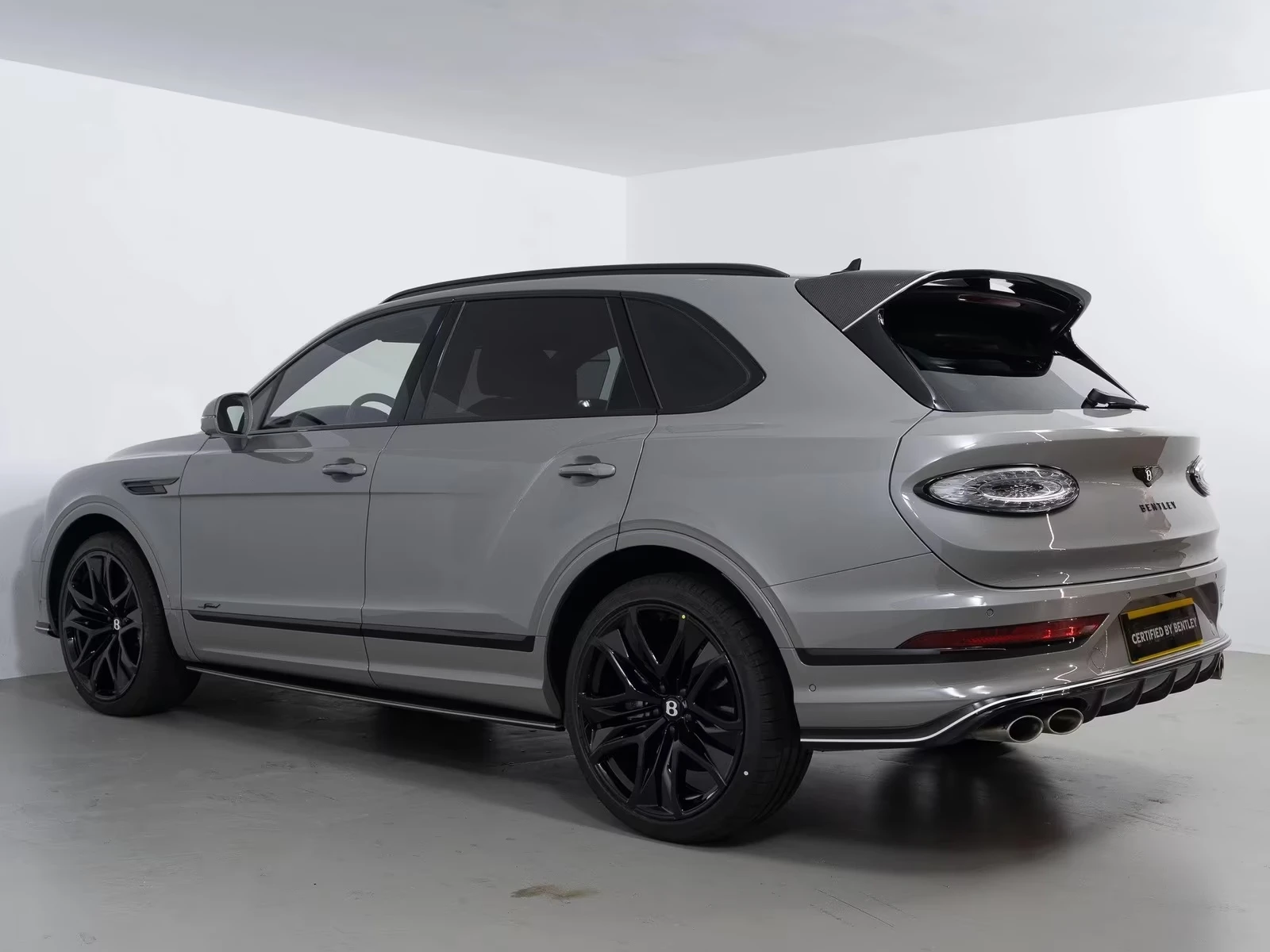 Bentley Bentayga V8 SPEED CARBON MULLINER TV NAIM, снимка 2 - Автомобили и джипове - 54945549