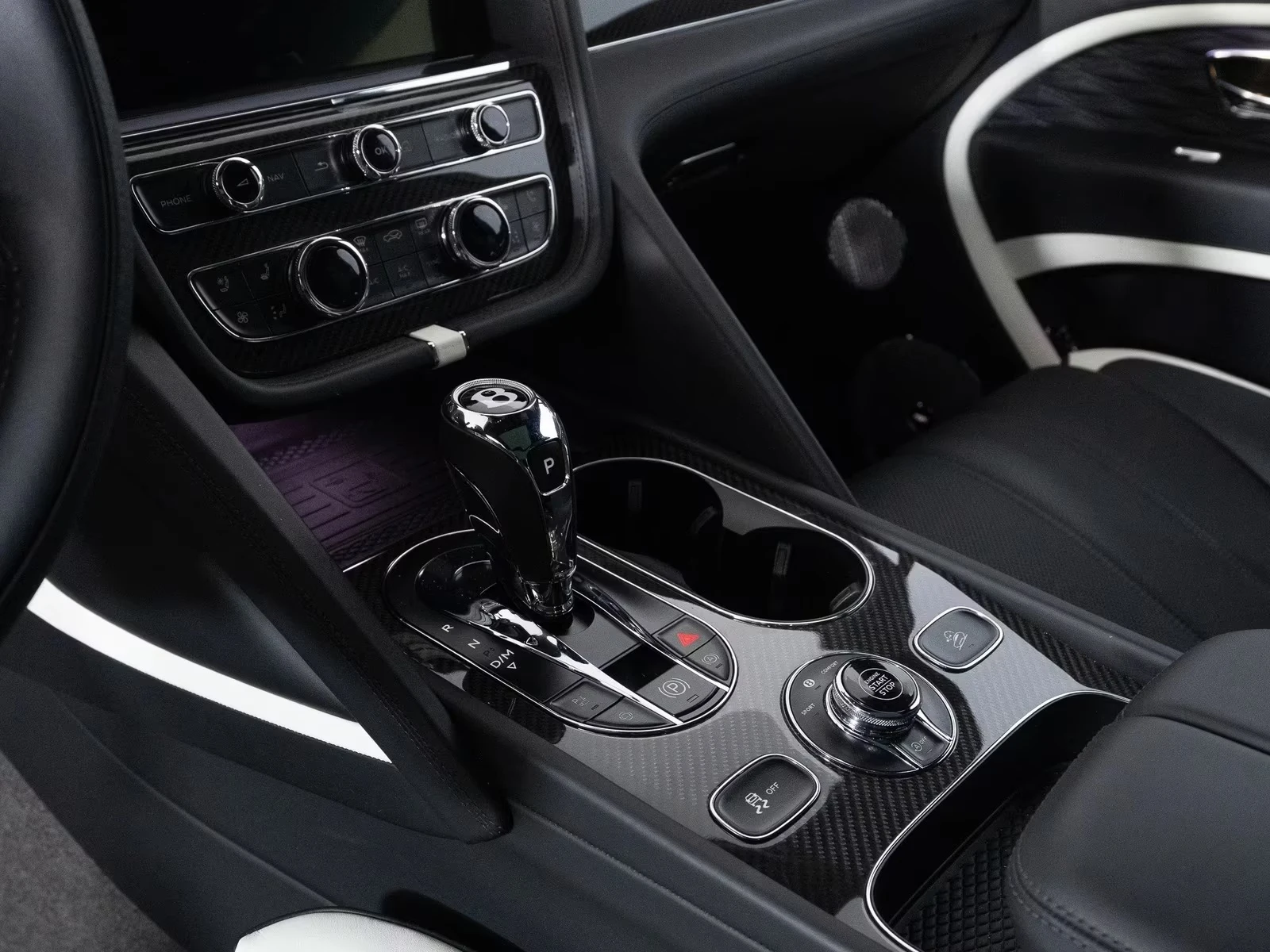 Bentley Bentayga V8 SPEED CARBON MULLINER TV NAIM, снимка 7 - Автомобили и джипове - 54945549