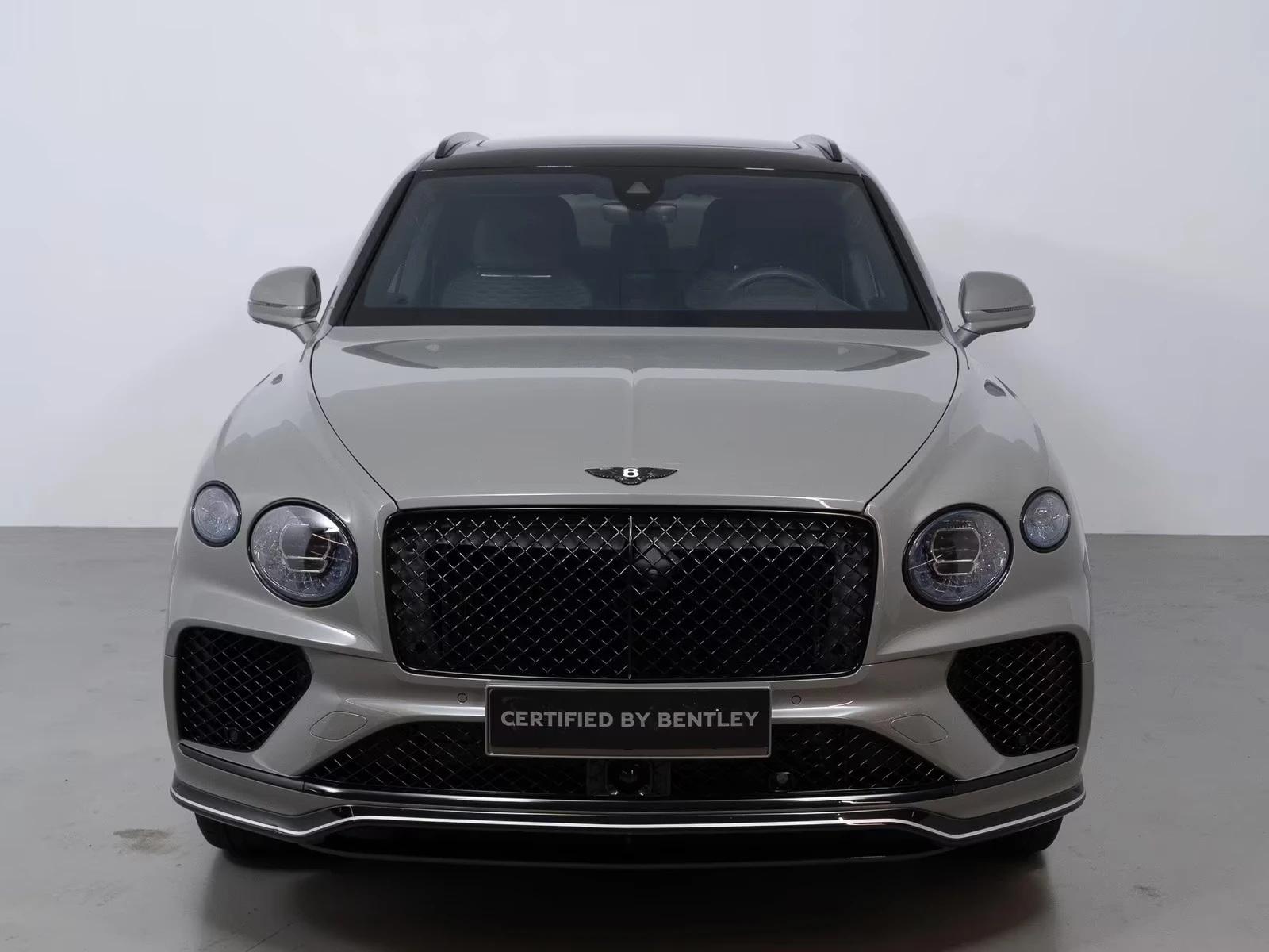 Bentley Bentayga V8 SPEED CARBON MULLINER TV NAIM, снимка 3 - Автомобили и джипове - 54945549