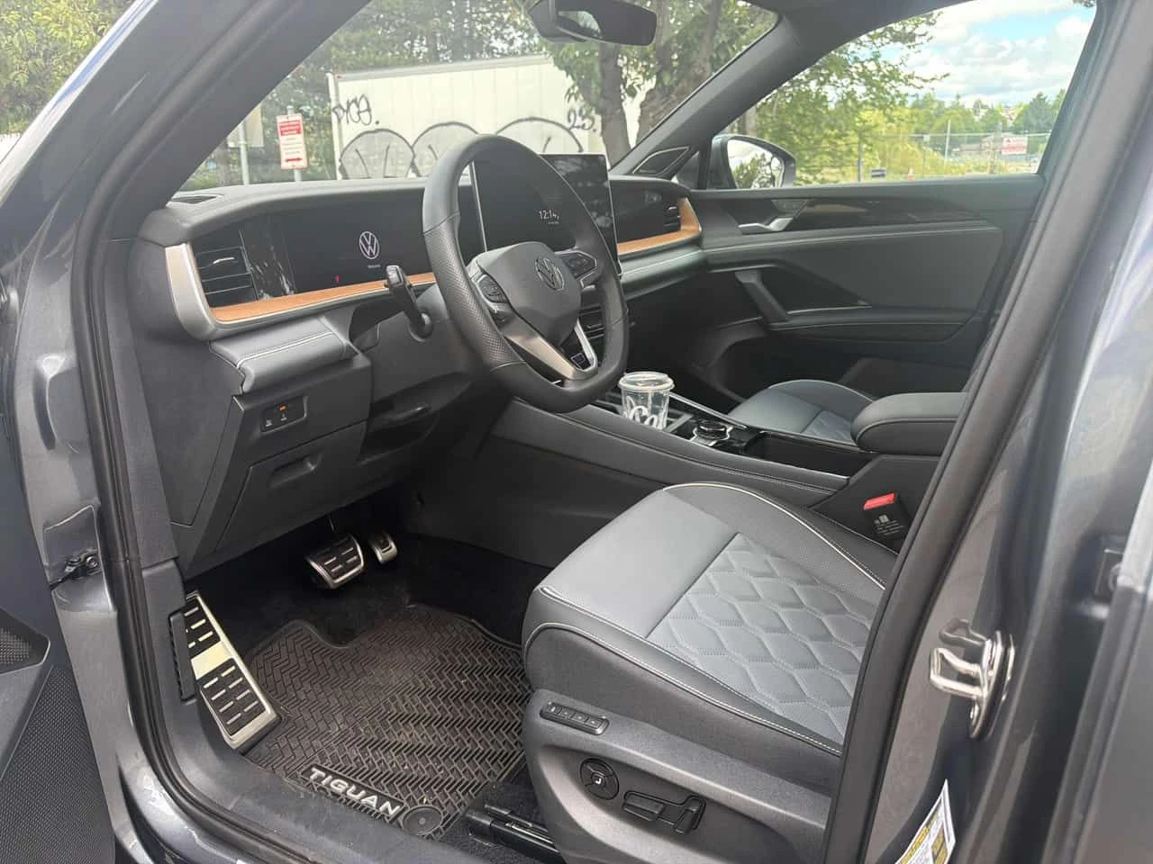 VW Tiguan * Highline Turbo R Line* АВТОКРЕДИТ* , снимка 5 - Автомобили и джипове - 55194942