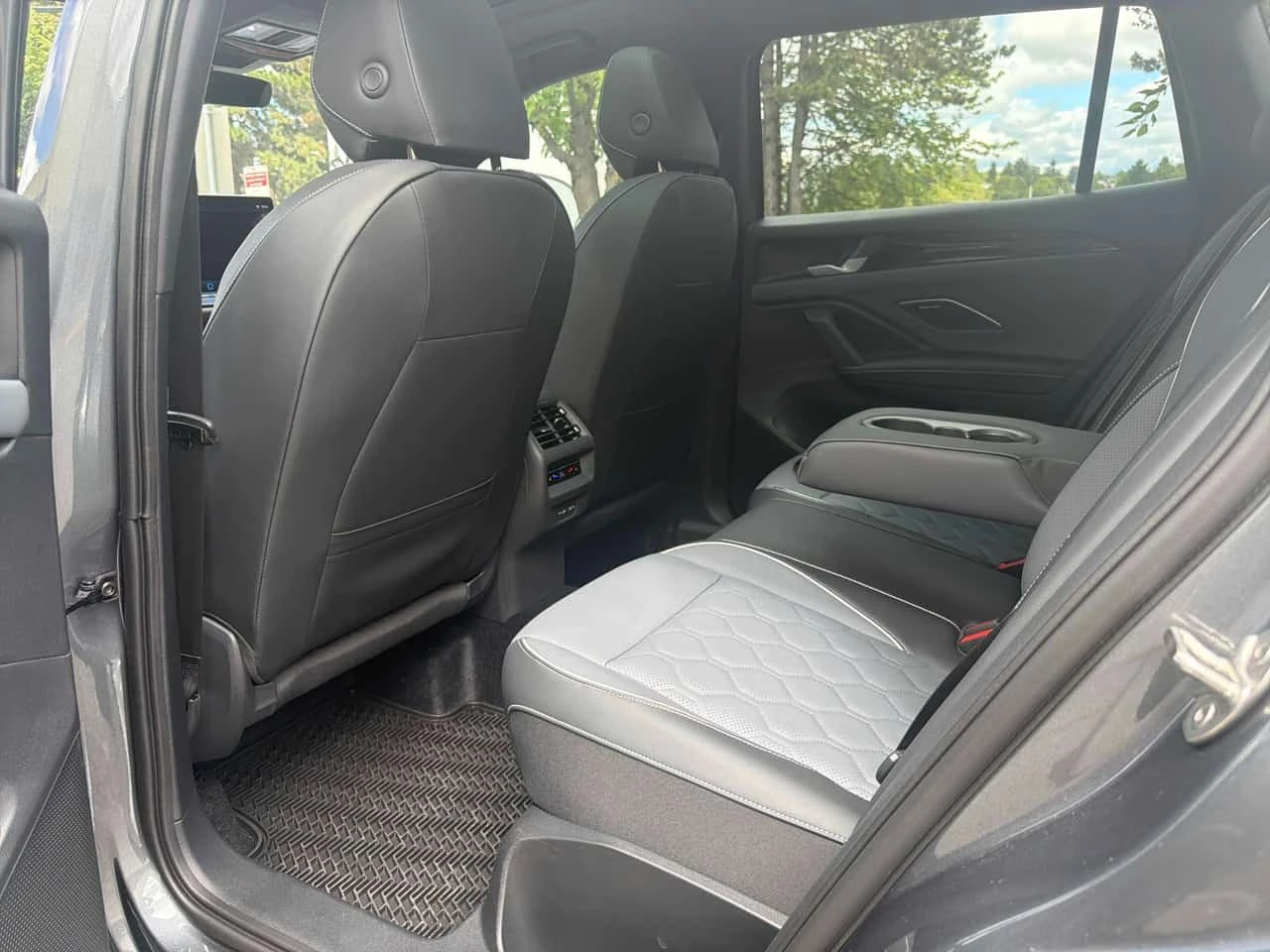 VW Tiguan * Highline Turbo R Line* АВТОКРЕДИТ* , снимка 12 - Автомобили и джипове - 55194942