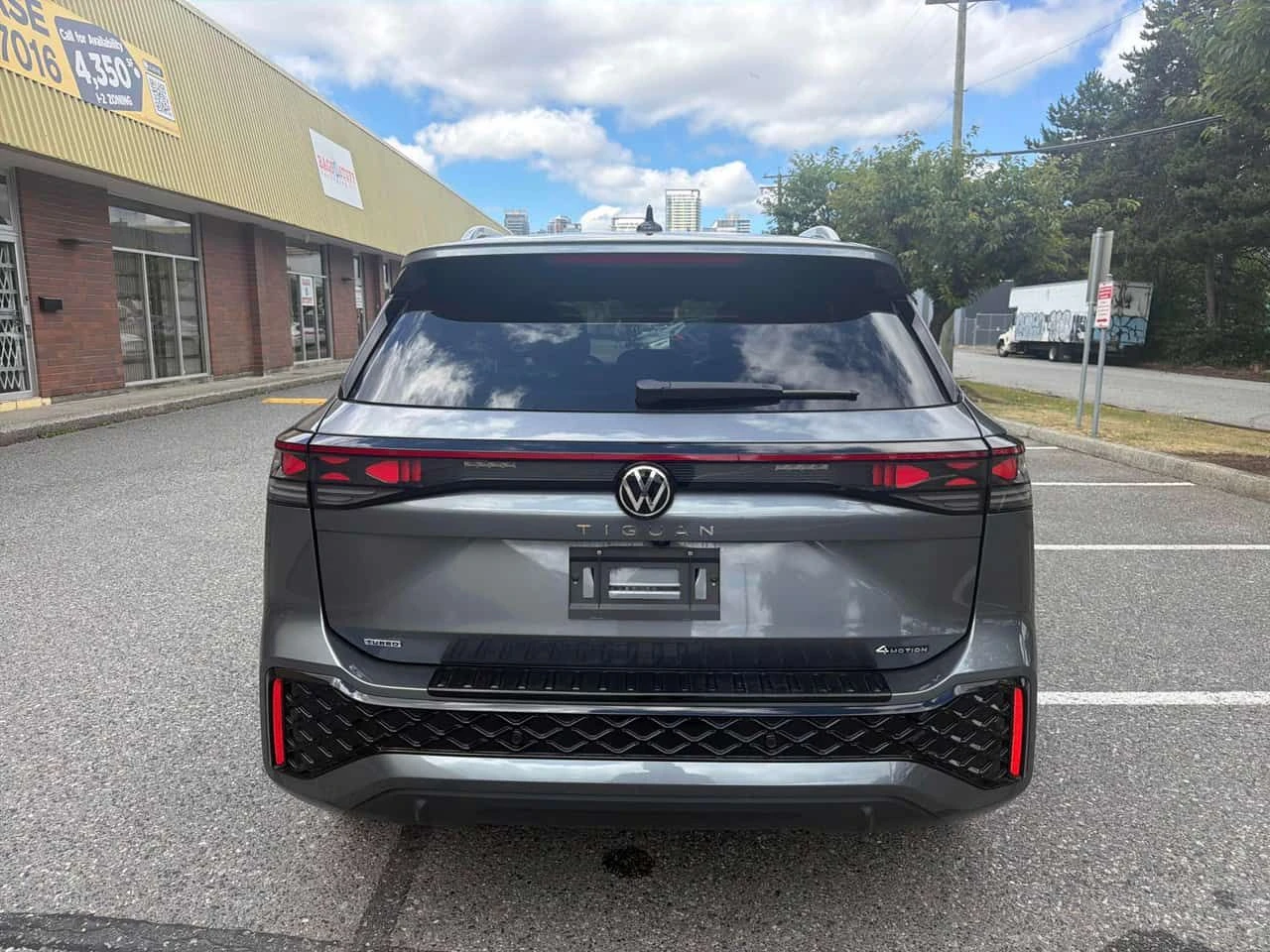 VW Tiguan * Highline Turbo R Line* АВТОКРЕДИТ* , снимка 4 - Автомобили и джипове - 55194942
