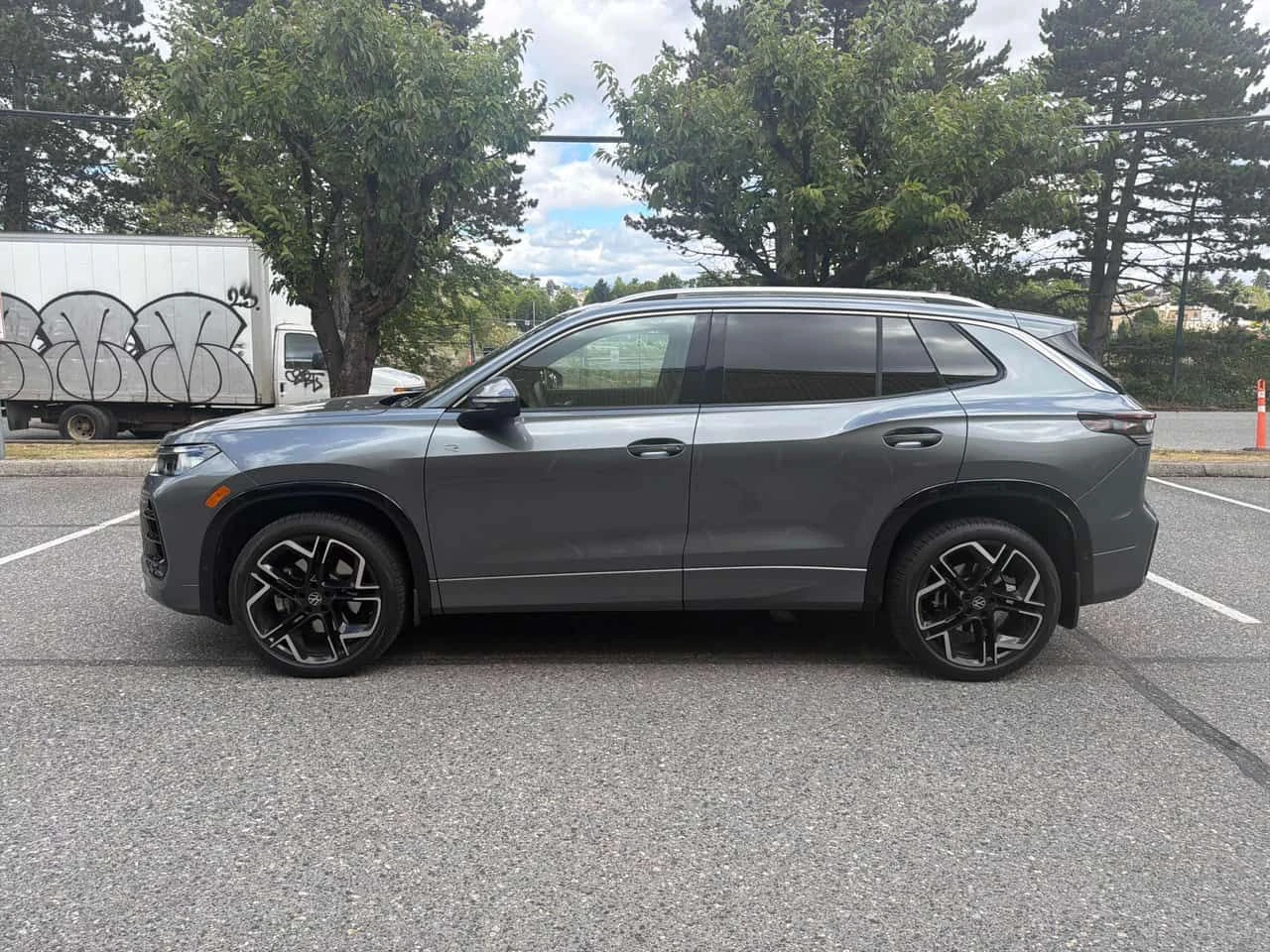 VW Tiguan * Highline Turbo R Line* АВТОКРЕДИТ* , снимка 2 - Автомобили и джипове - 55194942