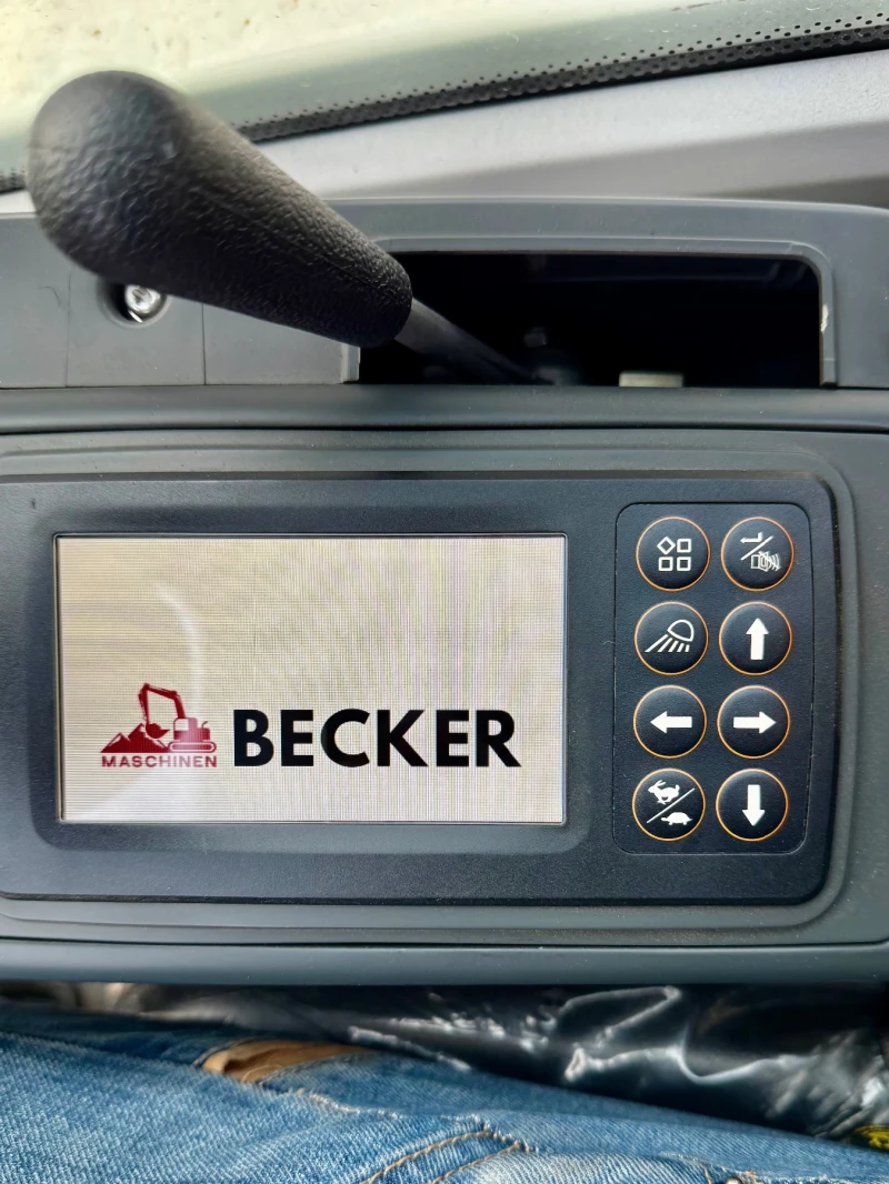 Багер Becker BP27 Becker BY-27 Pro, снимка 5 - Индустриална техника - 51839906