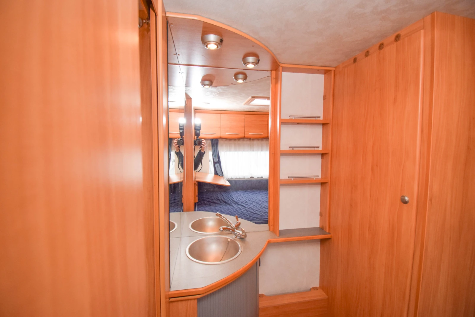 Каравана Adria Adora 562 UP, снимка 16 - Каравани и кемпери - 53907203