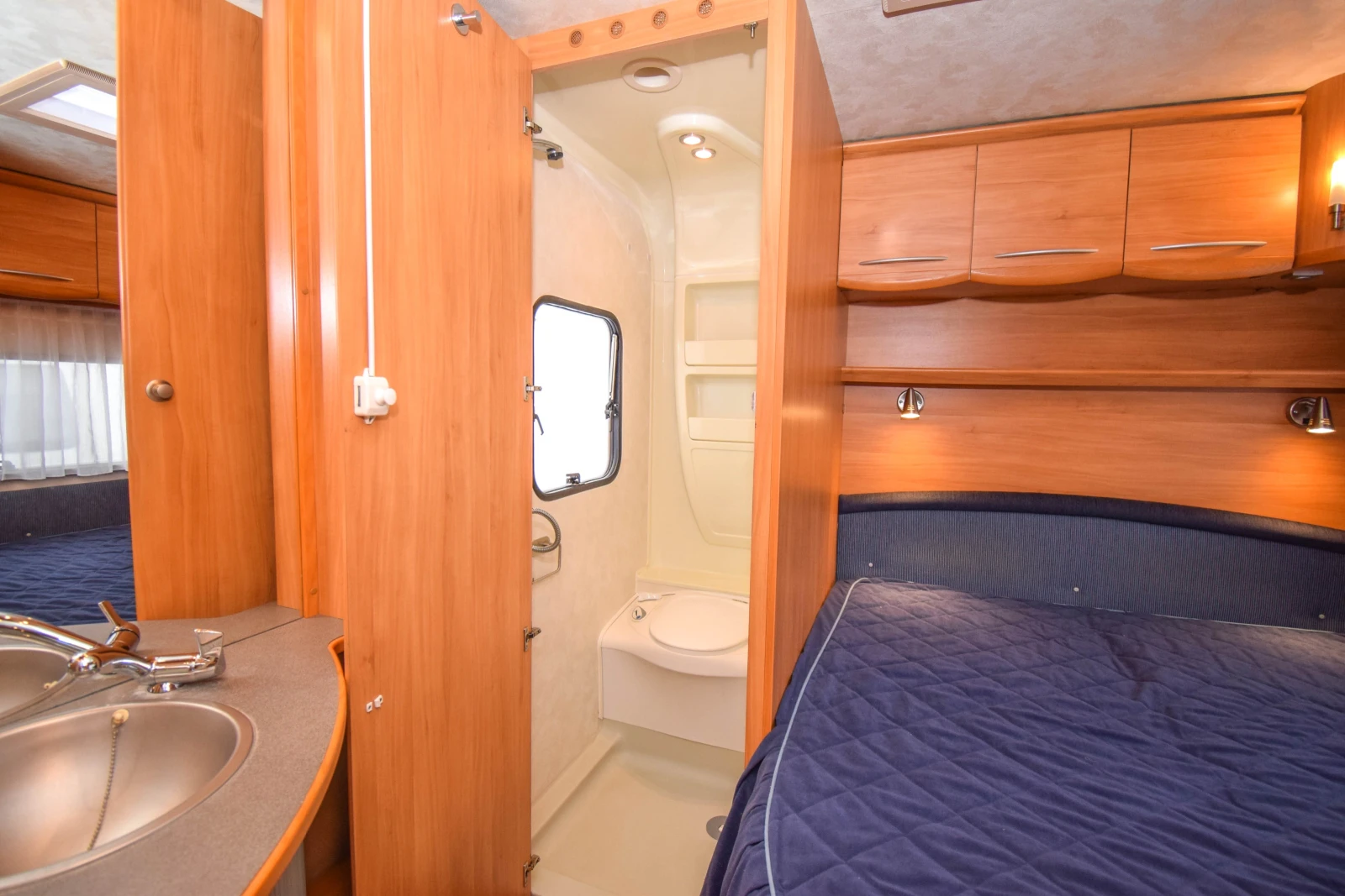 Каравана Adria Adora 562 UP, снимка 14 - Каравани и кемпери - 53907203