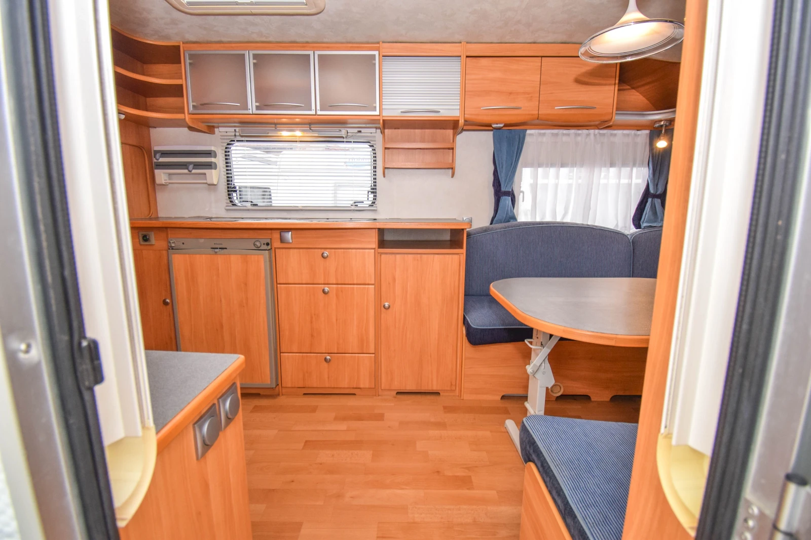 Каравана Adria Adora 562 UP, снимка 5 - Каравани и кемпери - 53907203