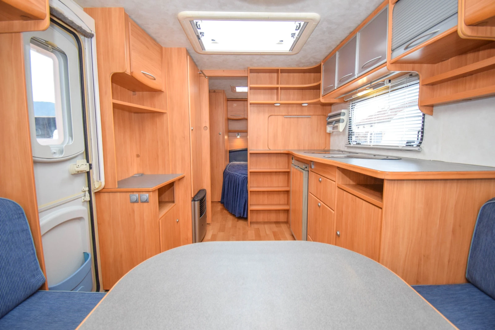 Каравана Adria Adora 562 UP, снимка 7 - Каравани и кемпери - 53907203