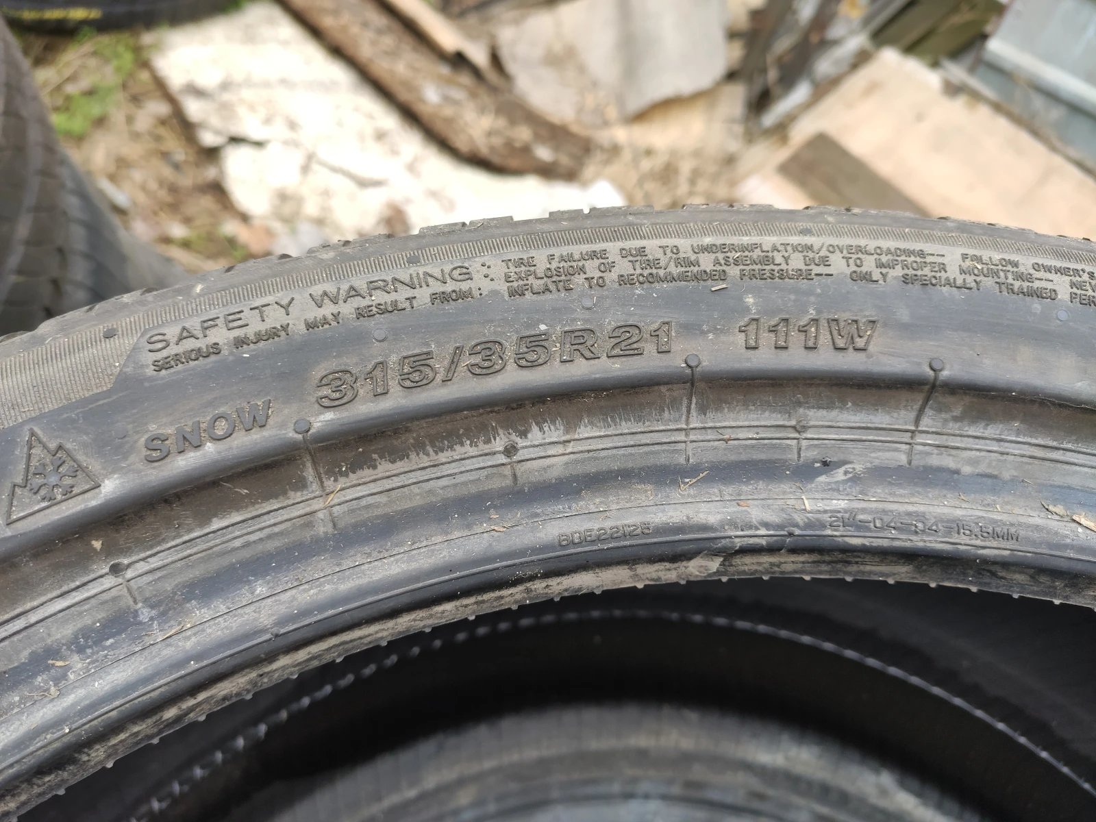 Гуми Зимни 315/35R21, снимка 6 - Гуми и джанти - 54634759