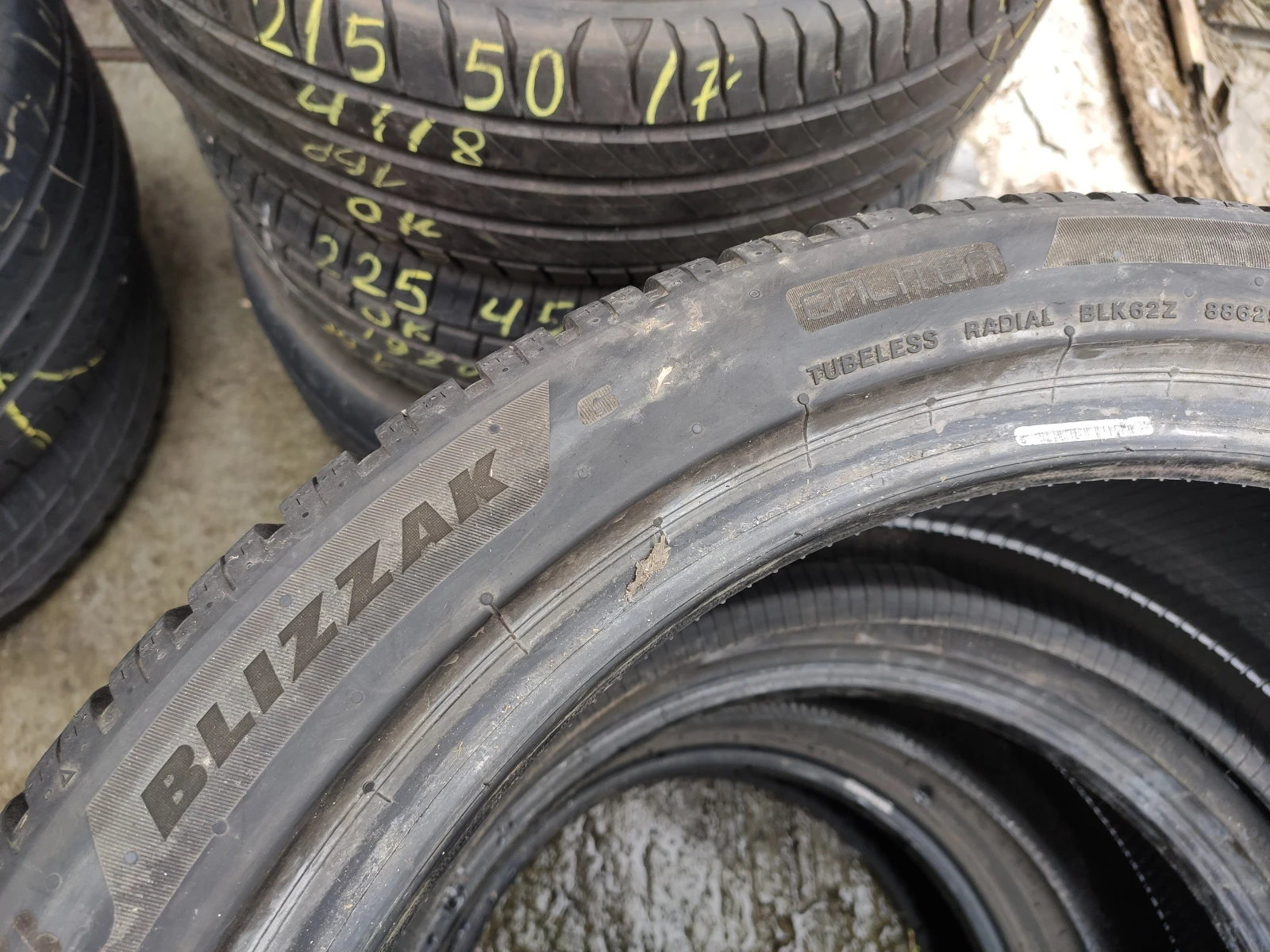 Гуми Зимни 315/35R21, снимка 7 - Гуми и джанти - 54634759