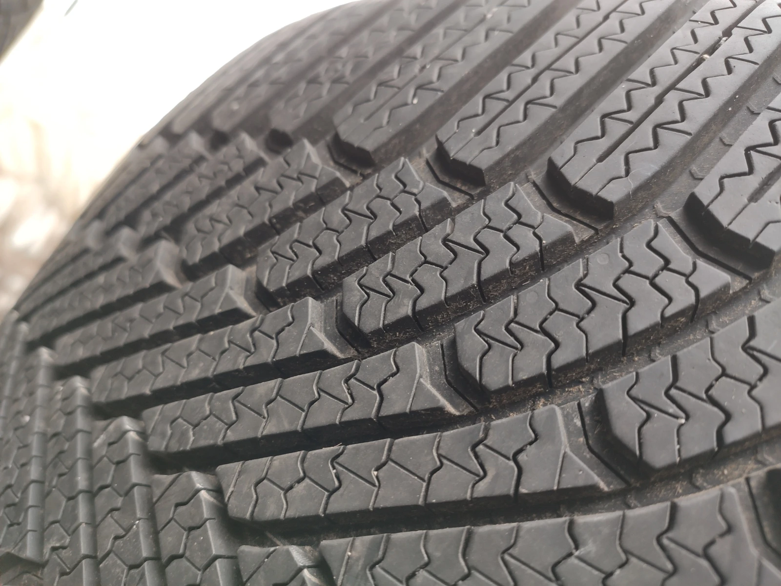 Гуми Зимни 315/35R21