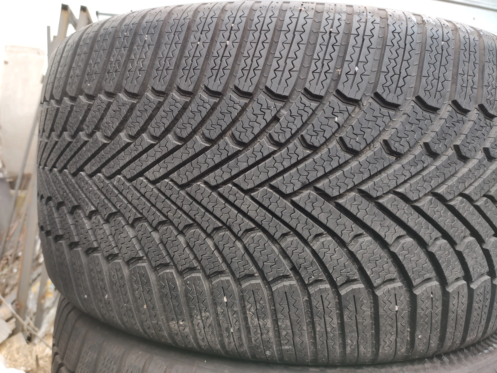 Гуми Зимни 315/35R21, снимка 3 - Гуми и джанти - 54634759