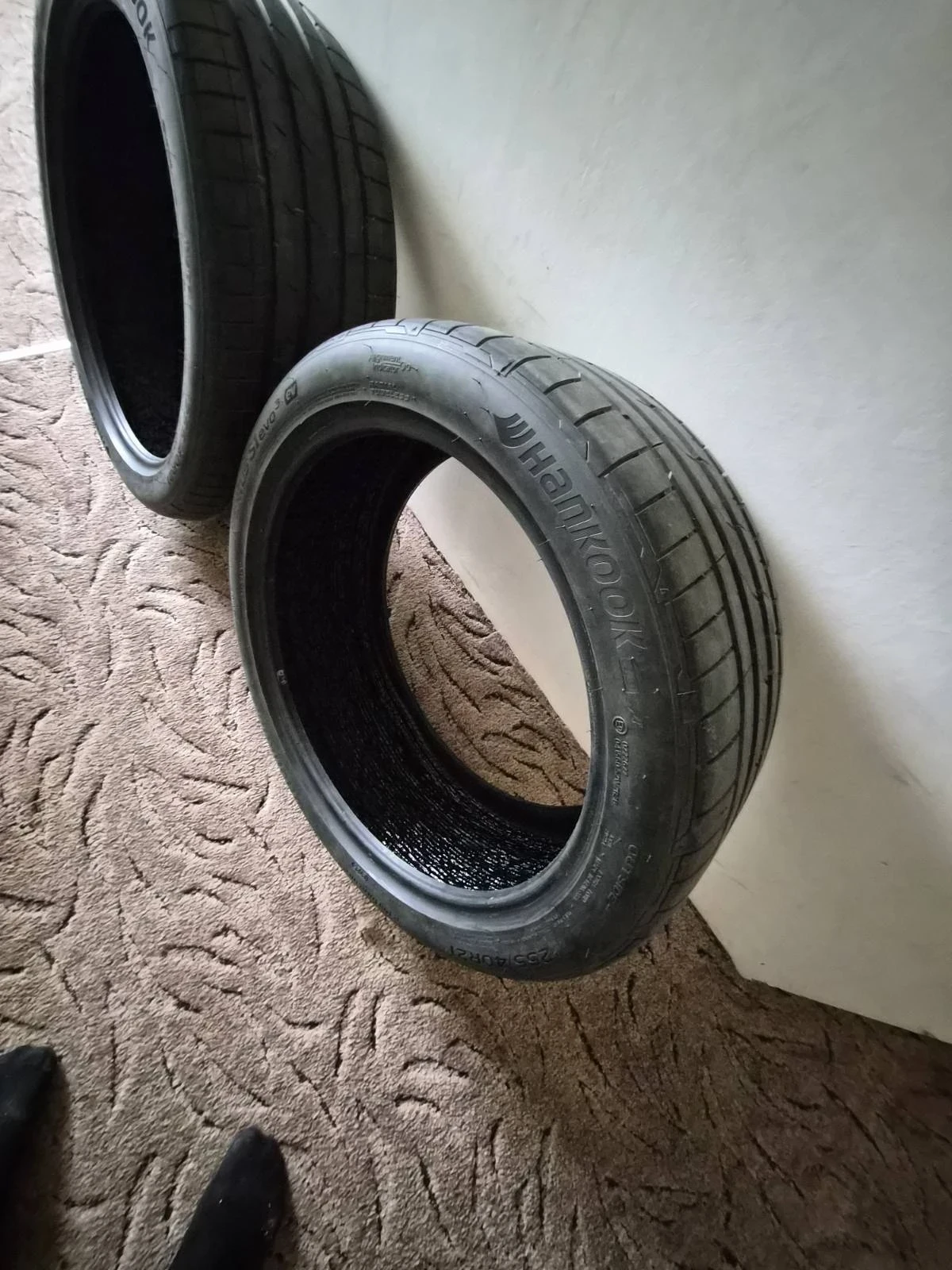 Гуми Летни 255/40R21, снимка 5 - Гуми и джанти - 54883345