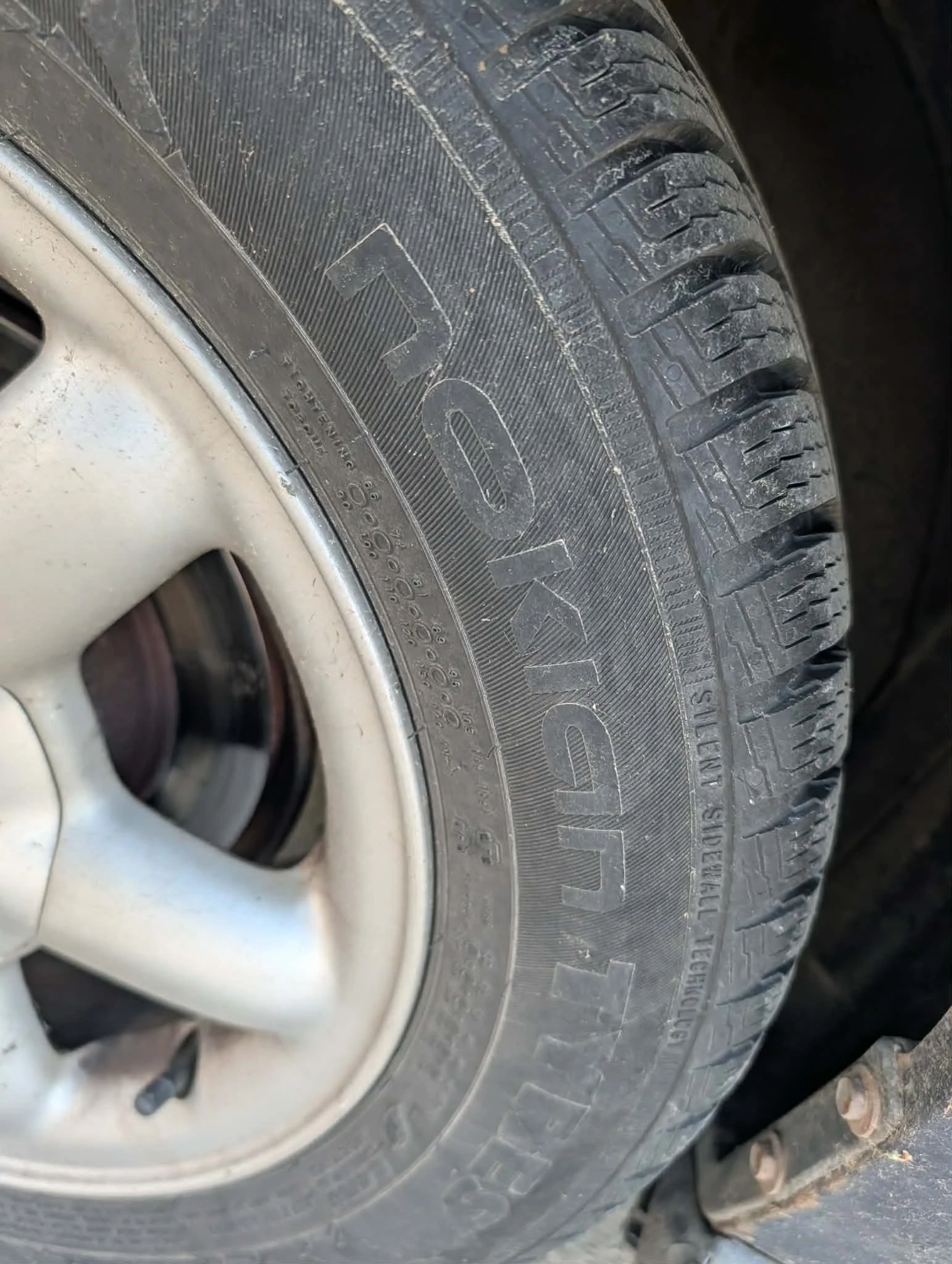 Гуми с джанти Nokian 195/60R15, снимка 3 - Гуми и джанти - 55911270