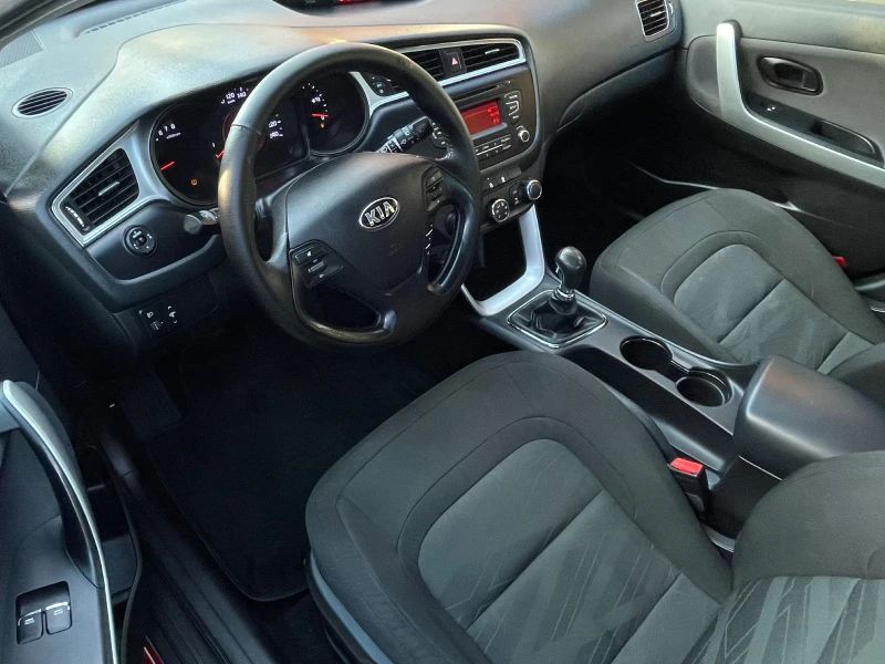 Kia Ceed 1.4 i A/C, снимка 10 - Автомобили и джипове - 48656775