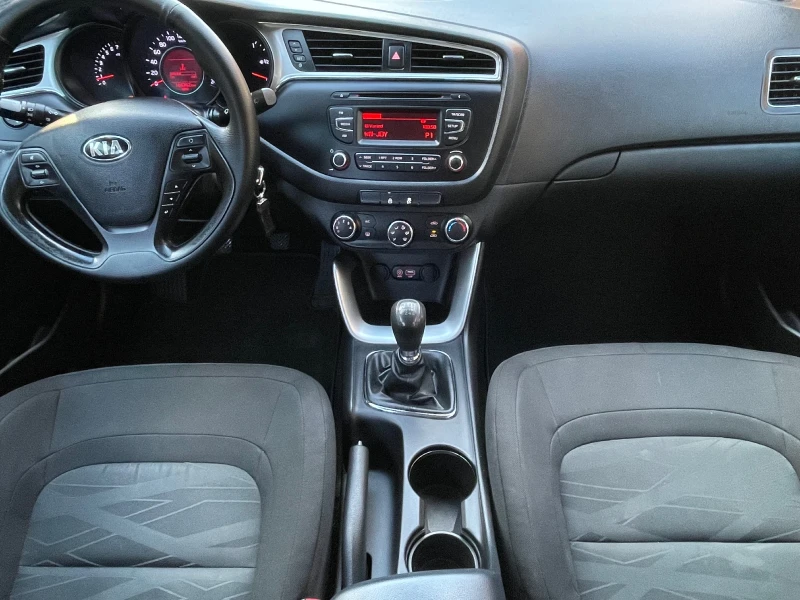 Kia Ceed 1.4 i A/C, снимка 11 - Автомобили и джипове - 48656775