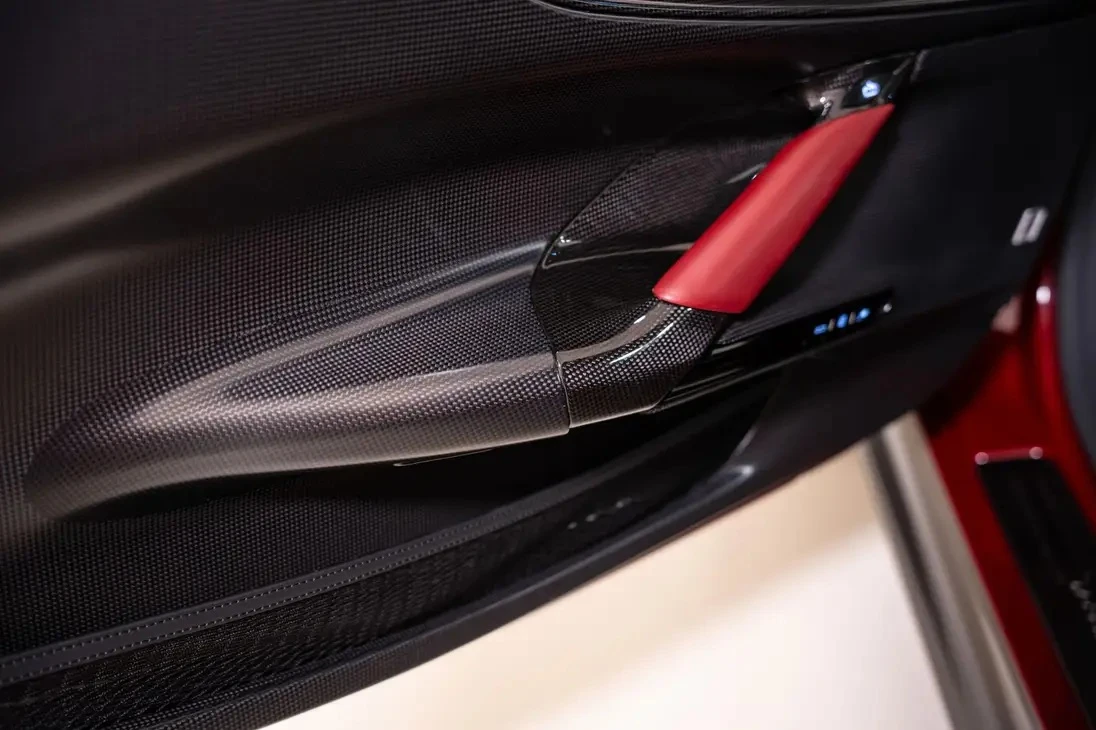 Ferrari SF 90 Asseto Fiorano Боя специална * 1000 състезания* , снимка 15 - Автомобили и джипове - 53813769