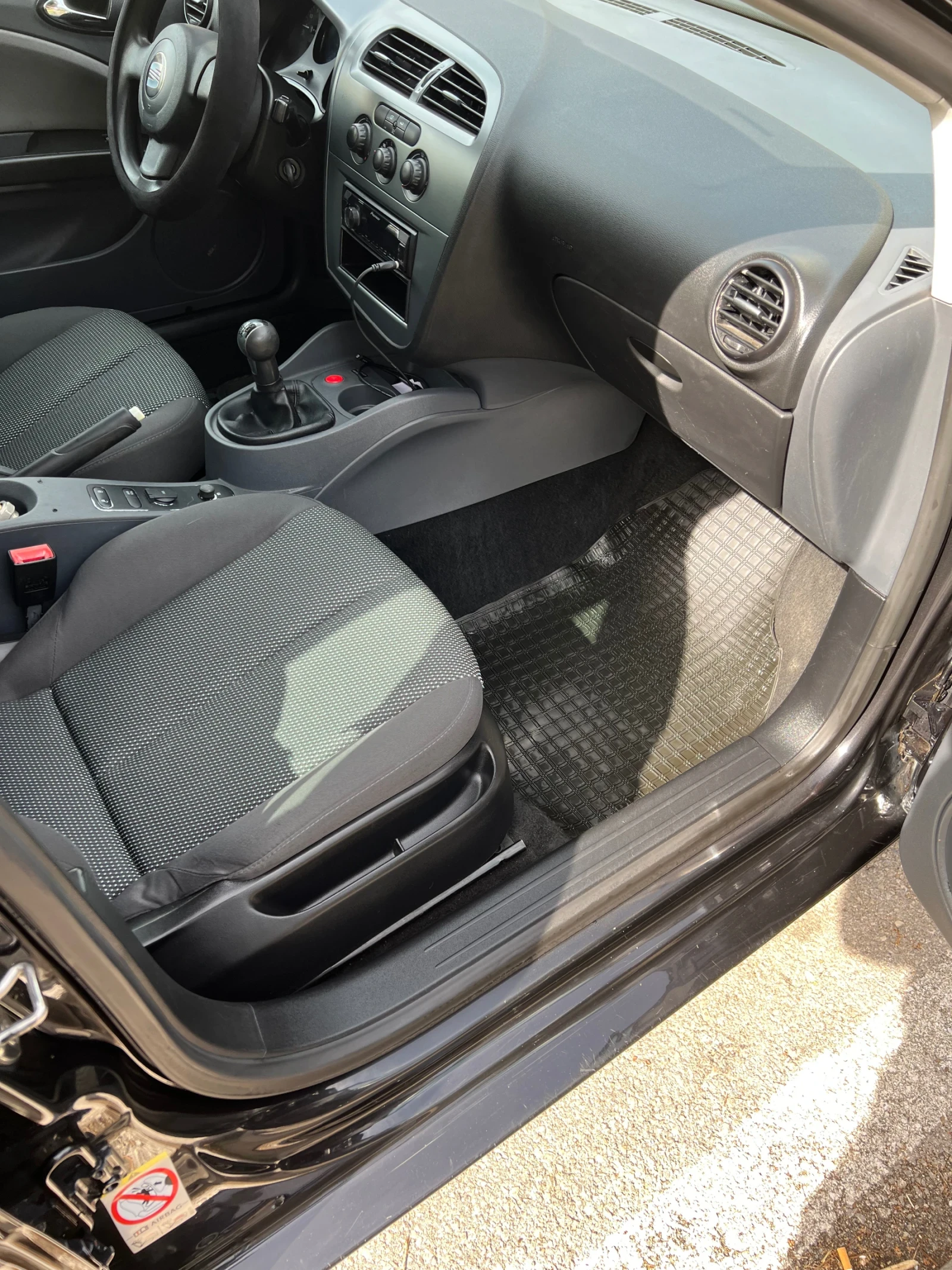 Seat Leon 1.9TDI 105 hp, снимка 11 - Автомобили и джипове - 54386264