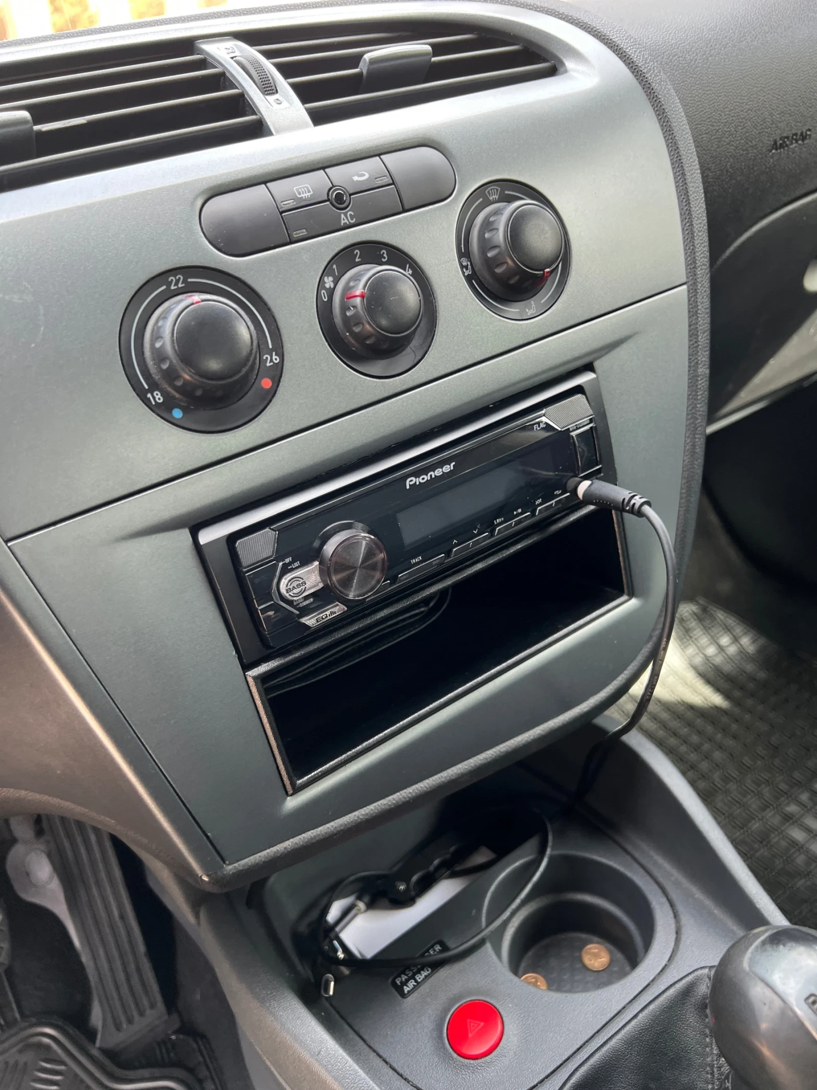 Seat Leon 1.9TDI 105 hp, снимка 12 - Автомобили и джипове - 54386264