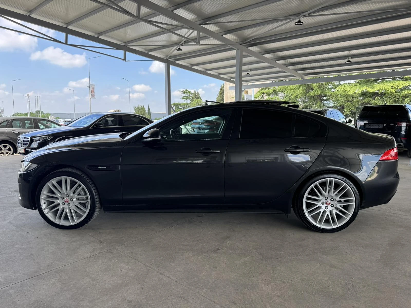 Jaguar XE 3.0* 340ps* AWD* R-SPORT* Supercharged* 16хл.км* , снимка 2 - Автомобили и джипове - 54501082