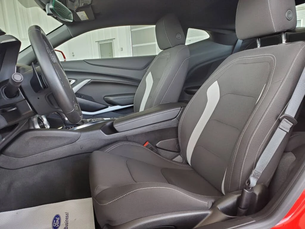 Chevrolet Camaro 1LT Coupe RWD, снимка 12 - Автомобили и джипове - 54575358