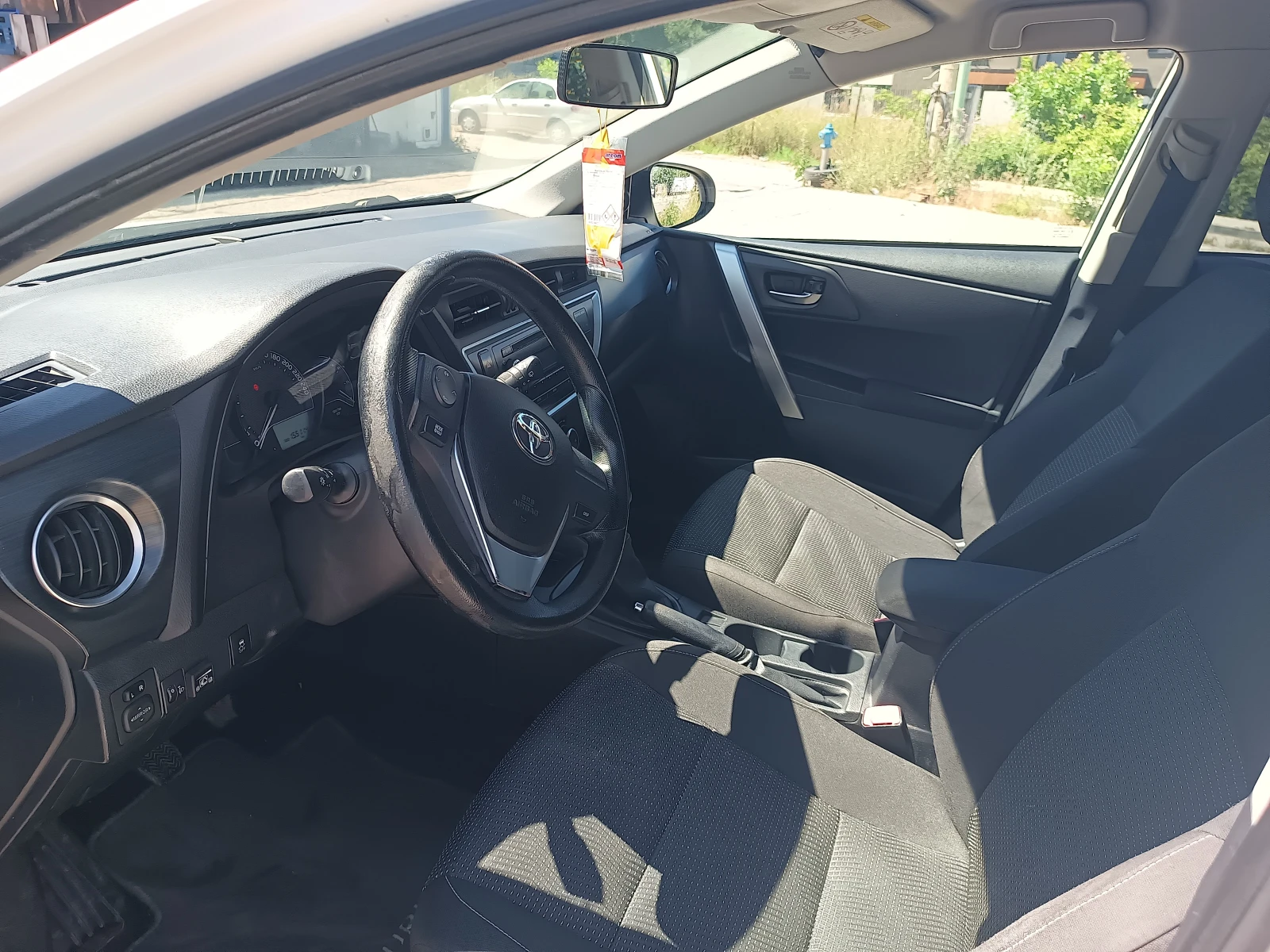 Toyota Auris + газ, снимка 8 - Автомобили и джипове - 54939768