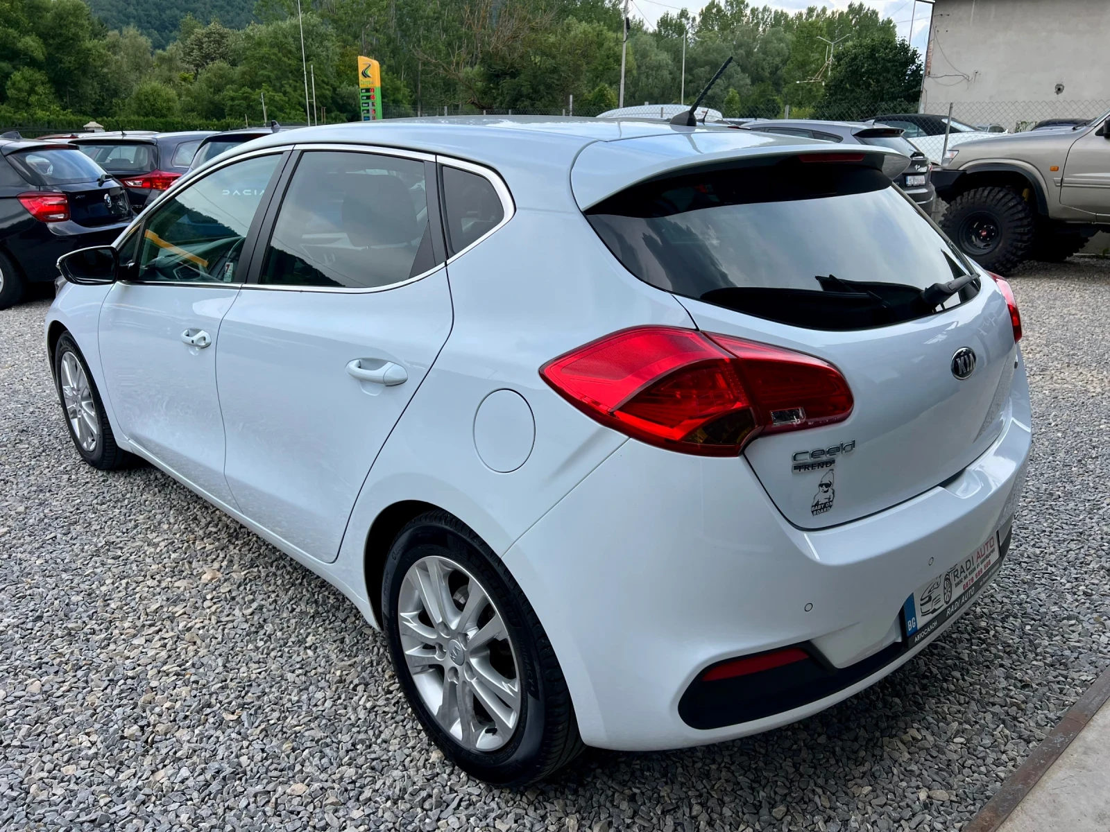 Kia Ceed 1.6i ШВЕЙЦАРИЯ, снимка 4 - Автомобили и джипове - 55316738