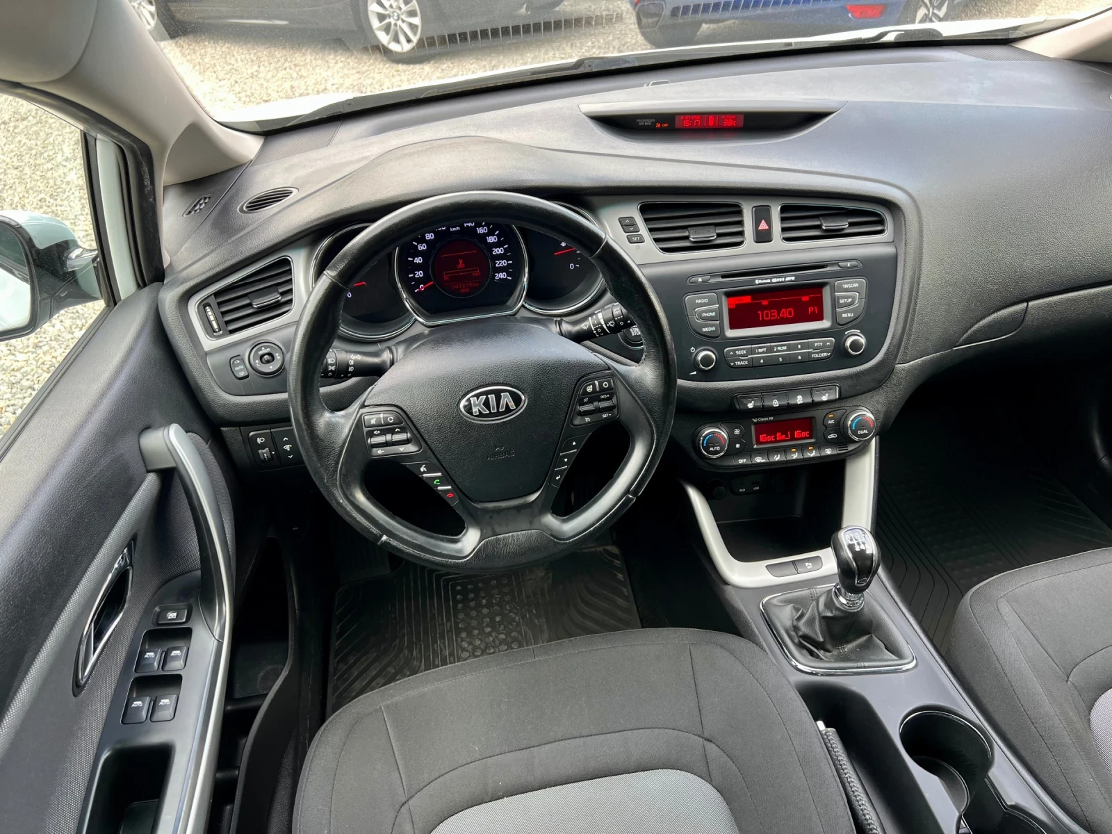 Kia Ceed 1.6i ШВЕЙЦАРИЯ, снимка 10 - Автомобили и джипове - 55316738