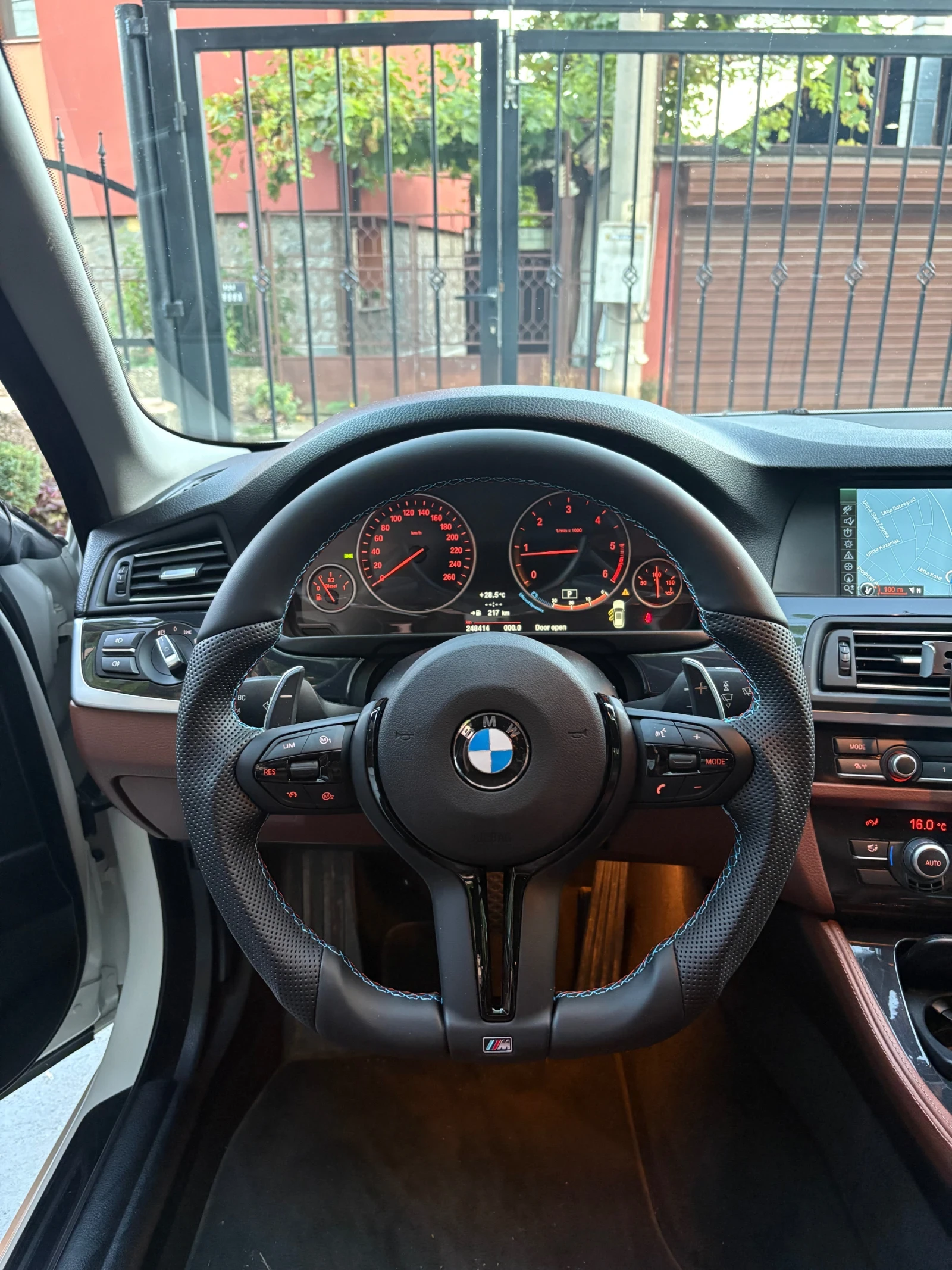 BMW 520, снимка 11 - Автомобили и джипове - 55532549