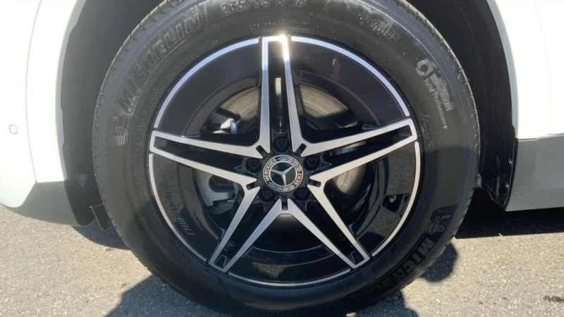 Mercedes-Benz EQA 300 AMG/4MATIC/FACELIFT/NIGHT/DISTRONIC/LED/CAMERA, снимка 4 - Автомобили и джипове - 51271565