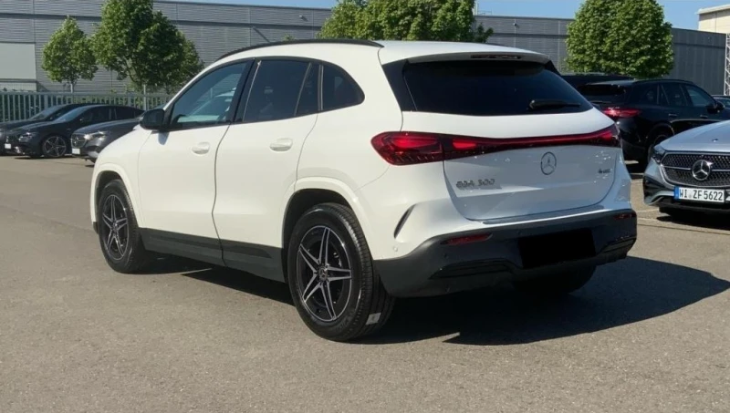 Mercedes-Benz EQA 300 AMG/4MATIC/FACELIFT/NIGHT/DISTRONIC/LED/CAMERA, снимка 6 - Автомобили и джипове - 51271565