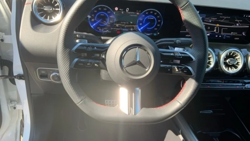 Mercedes-Benz EQA 300 AMG/4MATIC/FACELIFT/NIGHT/DISTRONIC/LED/CAMERA, снимка 9 - Автомобили и джипове - 51271565