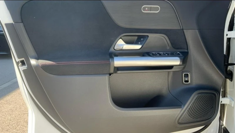 Mercedes-Benz EQA 300 AMG/4MATIC/FACELIFT/NIGHT/DISTRONIC/LED/CAMERA, снимка 7 - Автомобили и джипове - 51271565