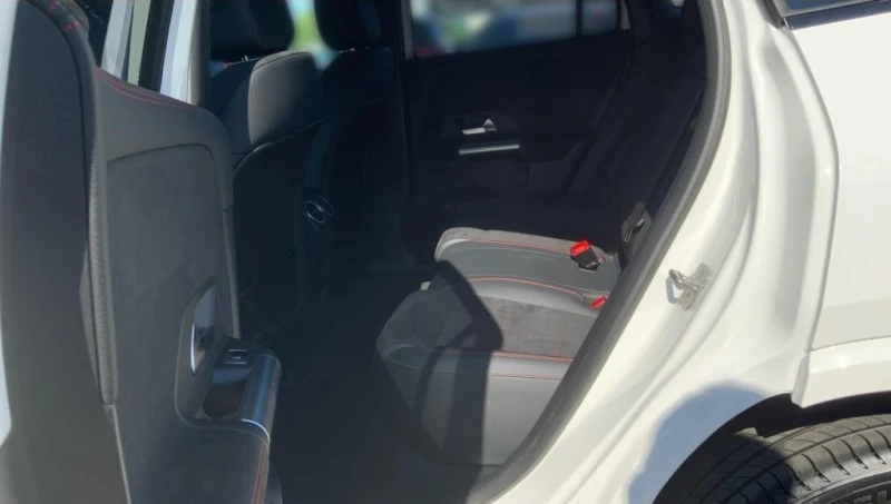 Mercedes-Benz EQA 300 AMG/4MATIC/FACELIFT/NIGHT/DISTRONIC/LED/CAMERA, снимка 12 - Автомобили и джипове - 51271565