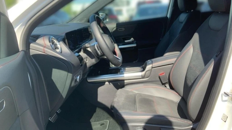 Mercedes-Benz EQA 300 AMG/4MATIC/FACELIFT/NIGHT/DISTRONIC/LED/CAMERA, снимка 8 - Автомобили и джипове - 51271565