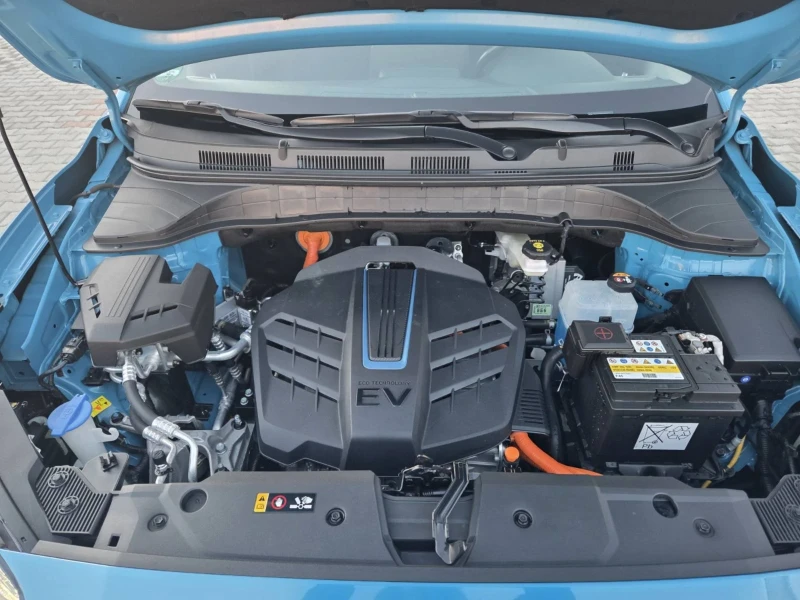 Hyundai Kona Trend/Facelift/42kwh/136hp/Сервизна книжка/SOH100%, снимка 10 - Автомобили и джипове - 52531534